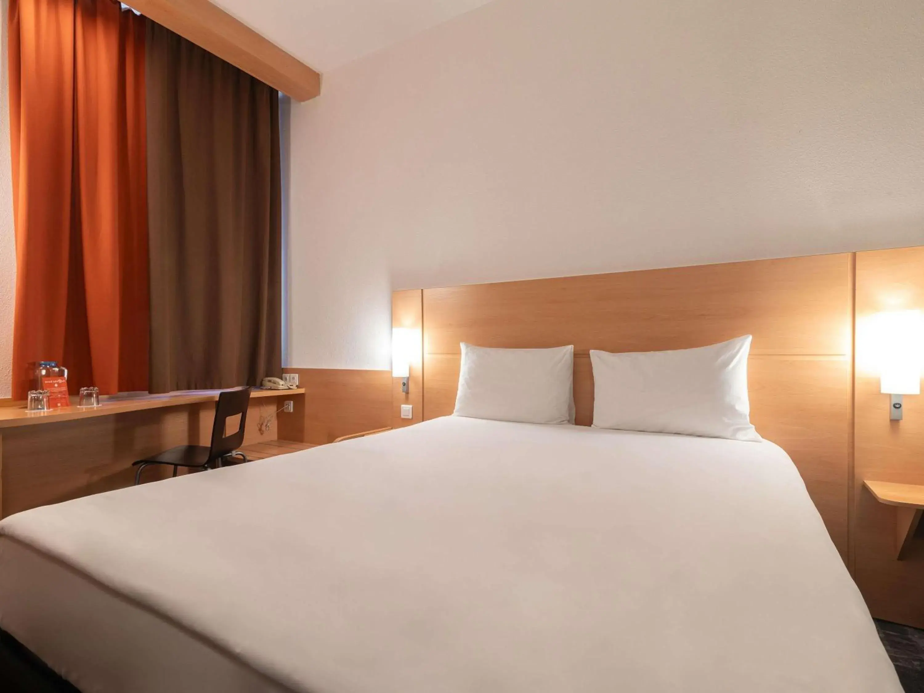 Bedroom, Bed in Ibis Astana Bedroom, Bed in Ibis Astana