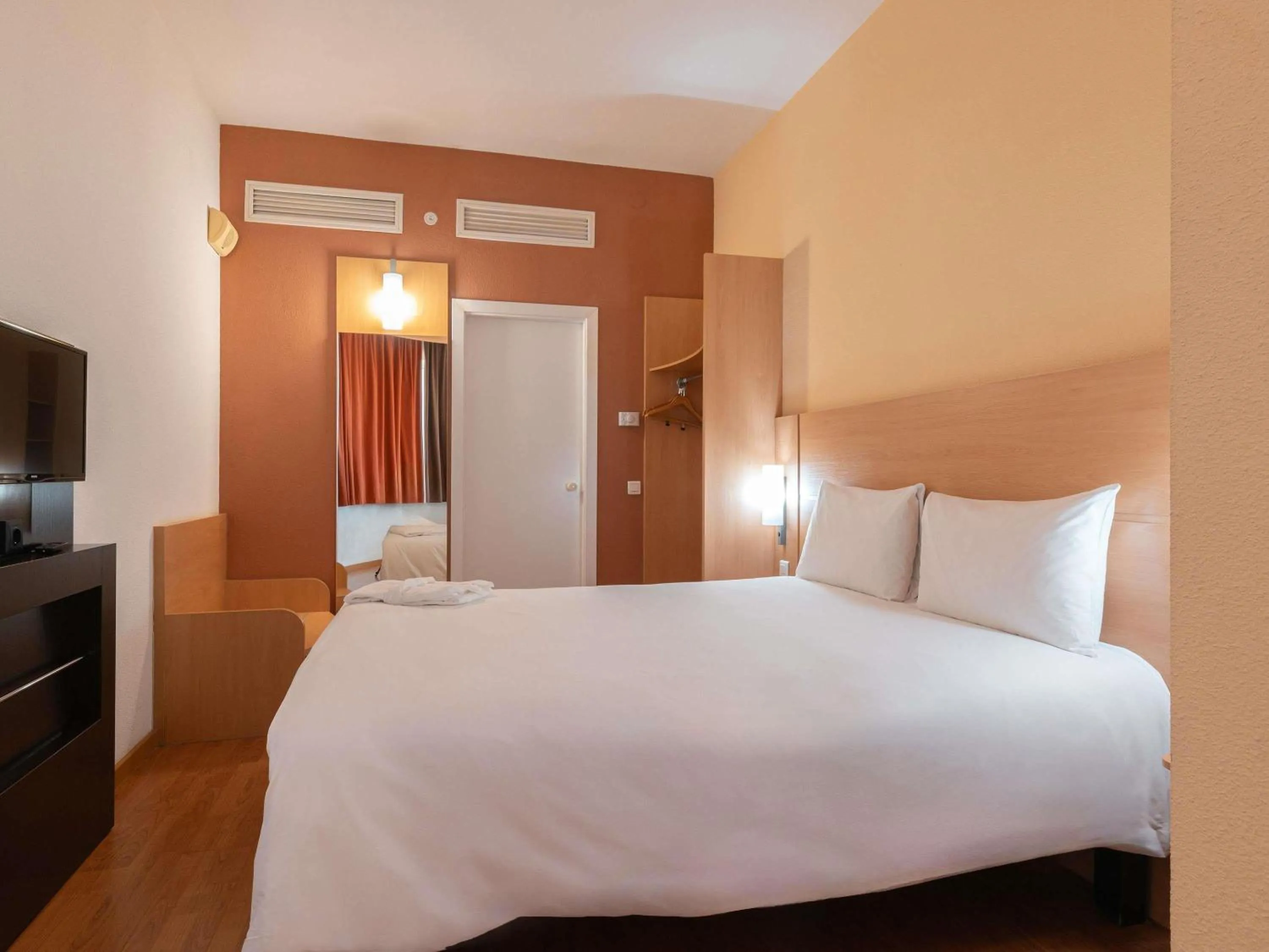 Bedroom, Bed in Ibis Astana