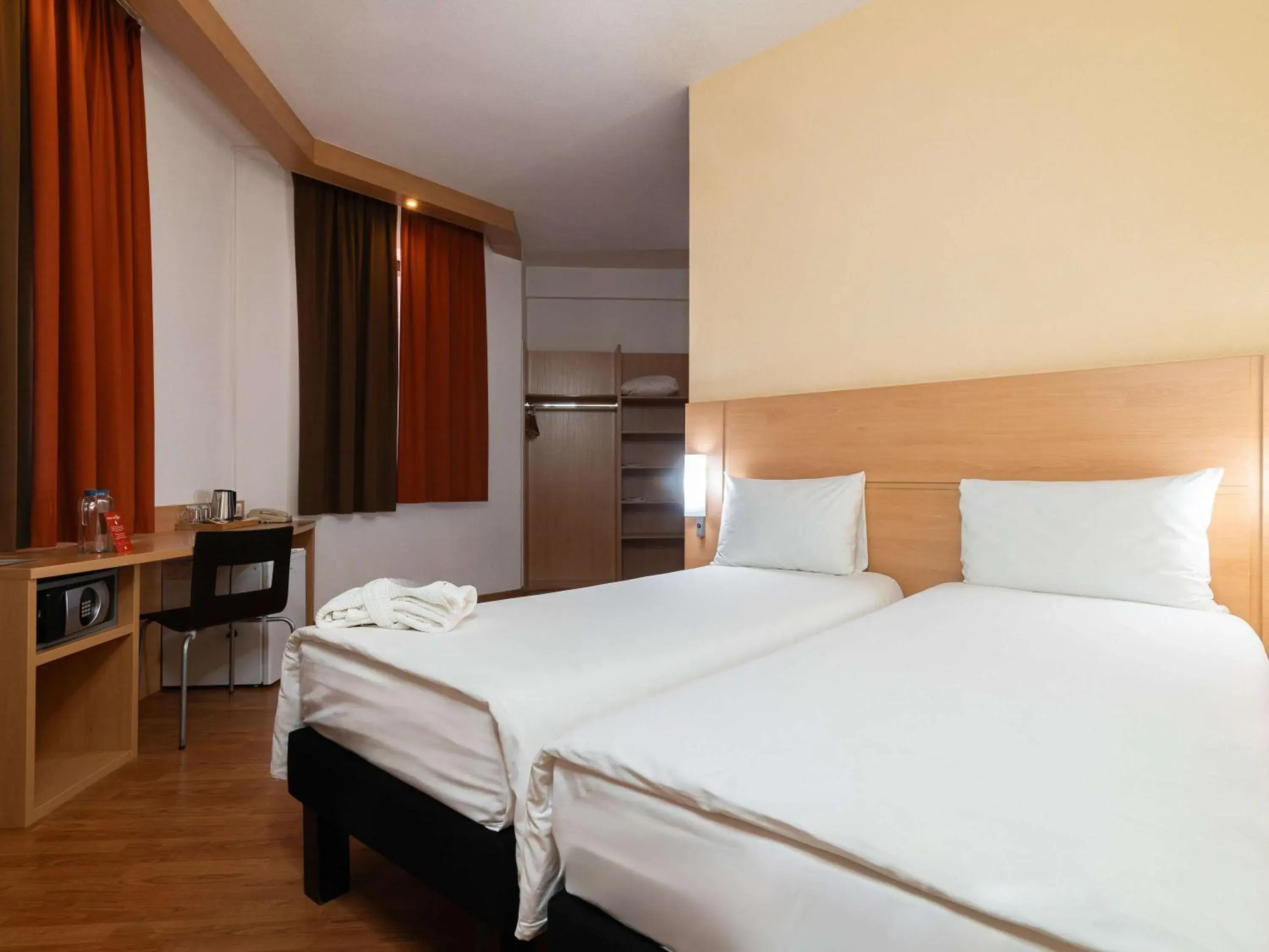 Bedroom, Bed in Ibis Astana Bedroom, Bed in Ibis Astana