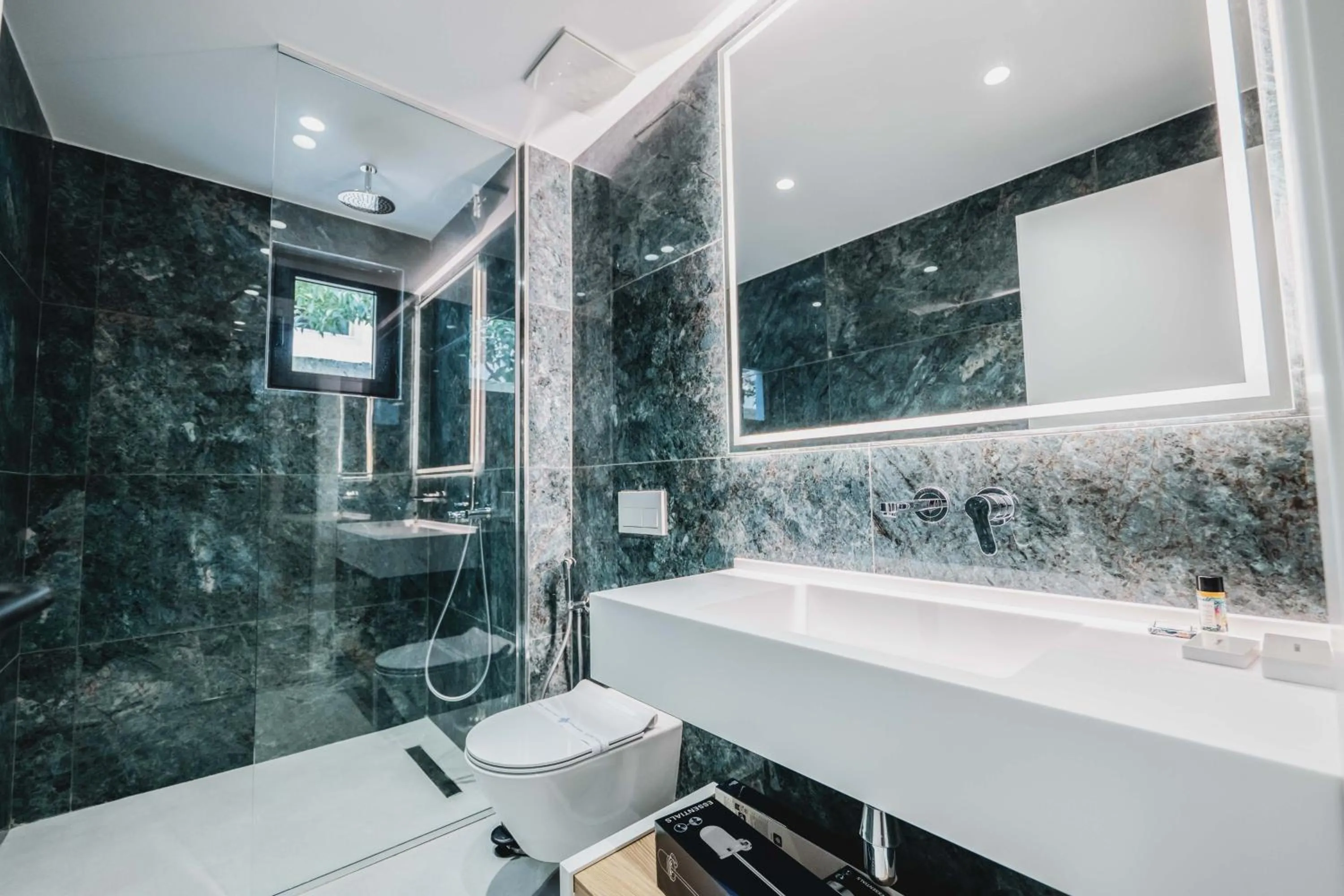 Shower in Boe Luxury Hotel