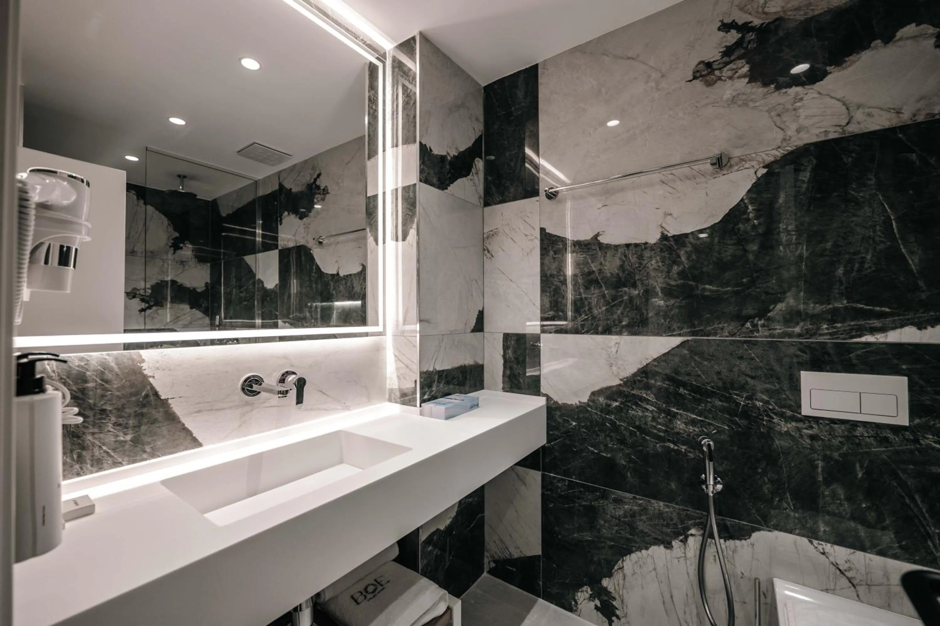 Shower in Boe Luxury Hotel