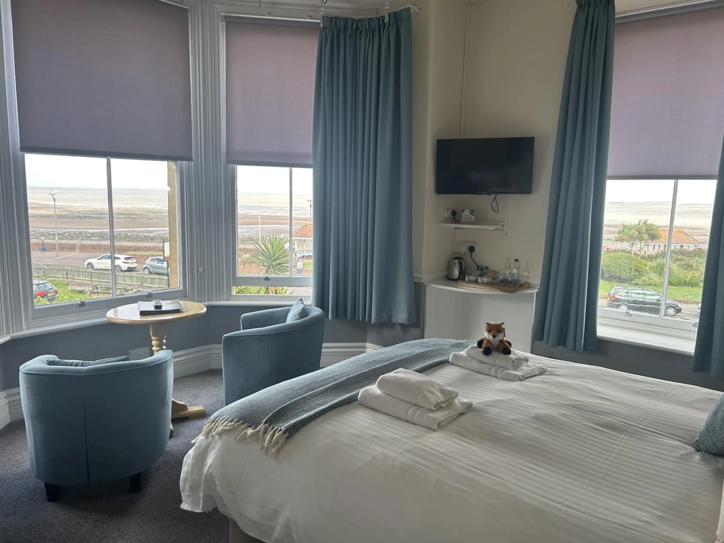 Bedroom, Bed in Foxes Hotel & Academy