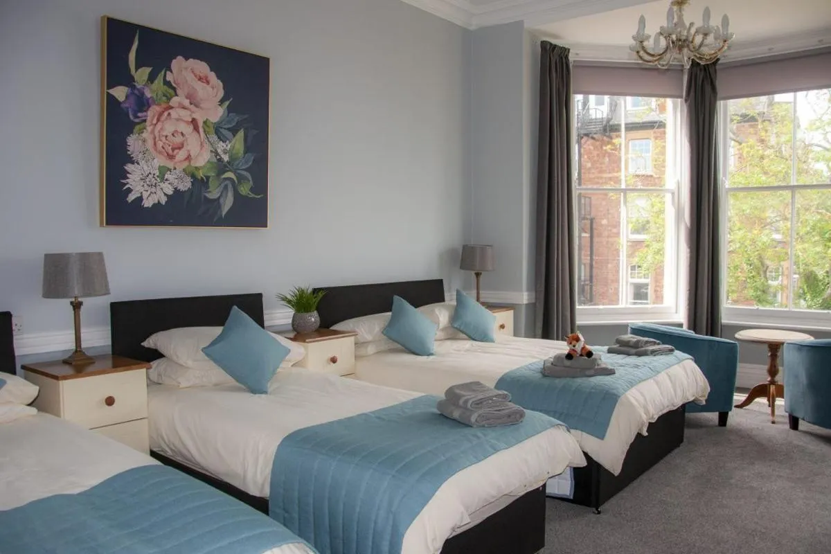Bedroom, Bed in Foxes Hotel & Academy