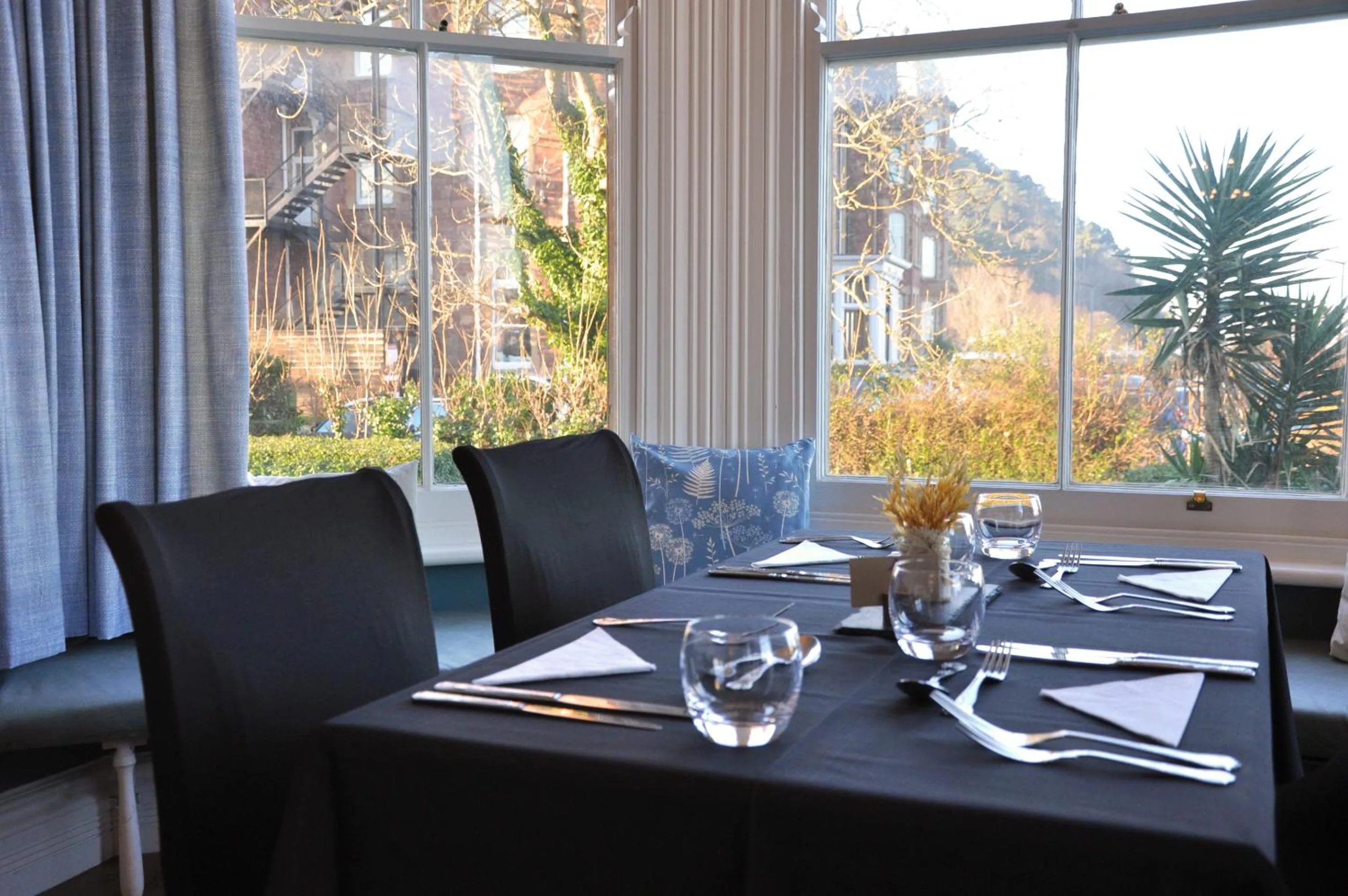 Restaurant/places to eat in Foxes Hotel & Academy