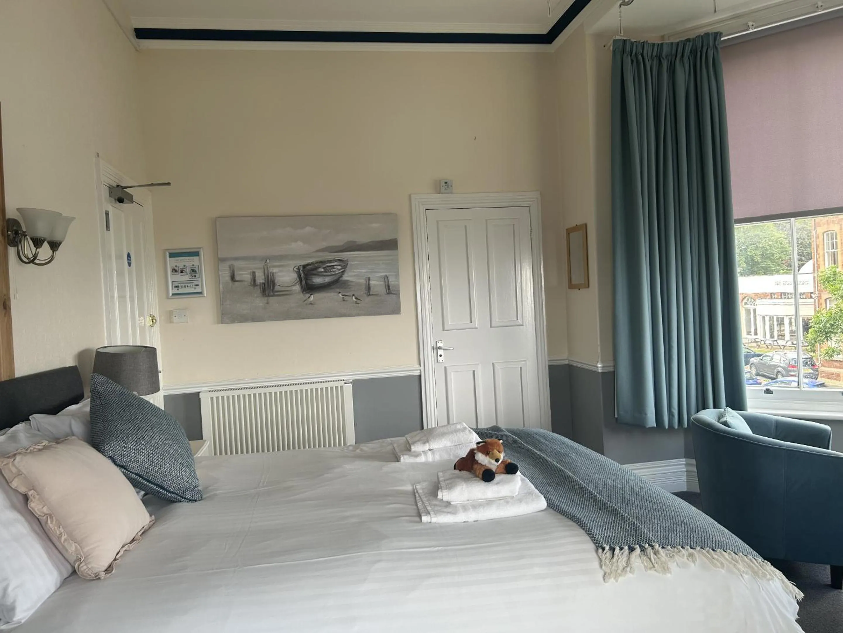 Bedroom, Bed in Foxes Hotel & Academy