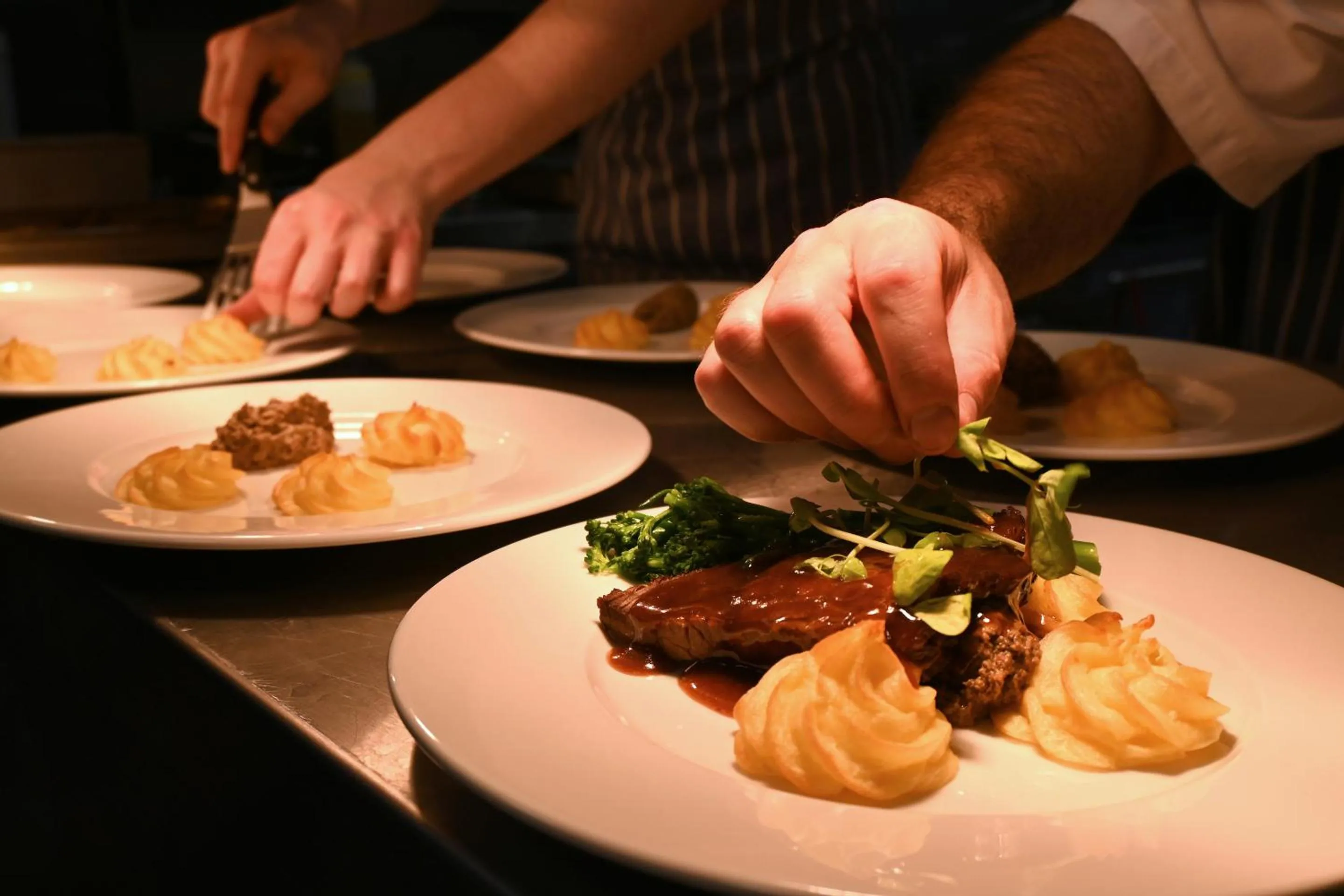 Food and drinks in Foxes Hotel & Academy