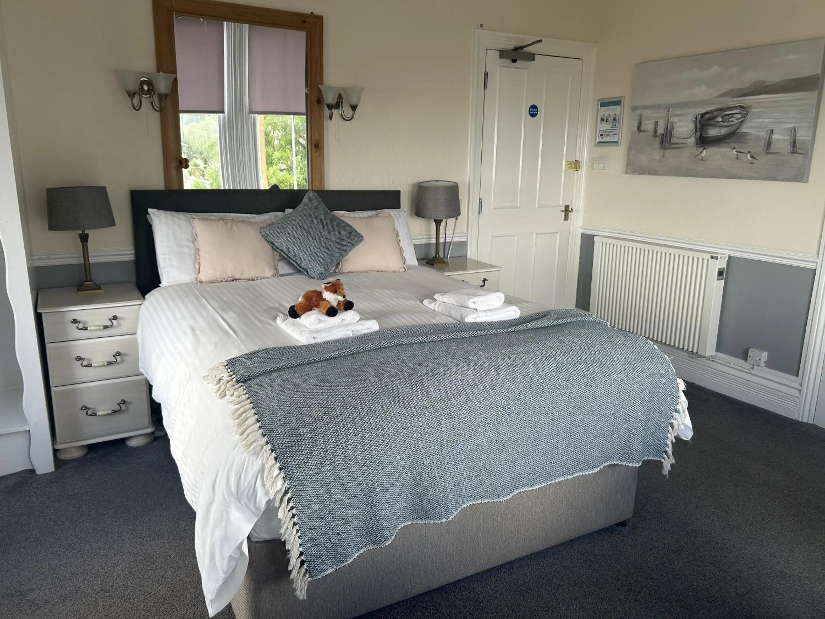 Bedroom, Bed in Foxes Hotel & Academy