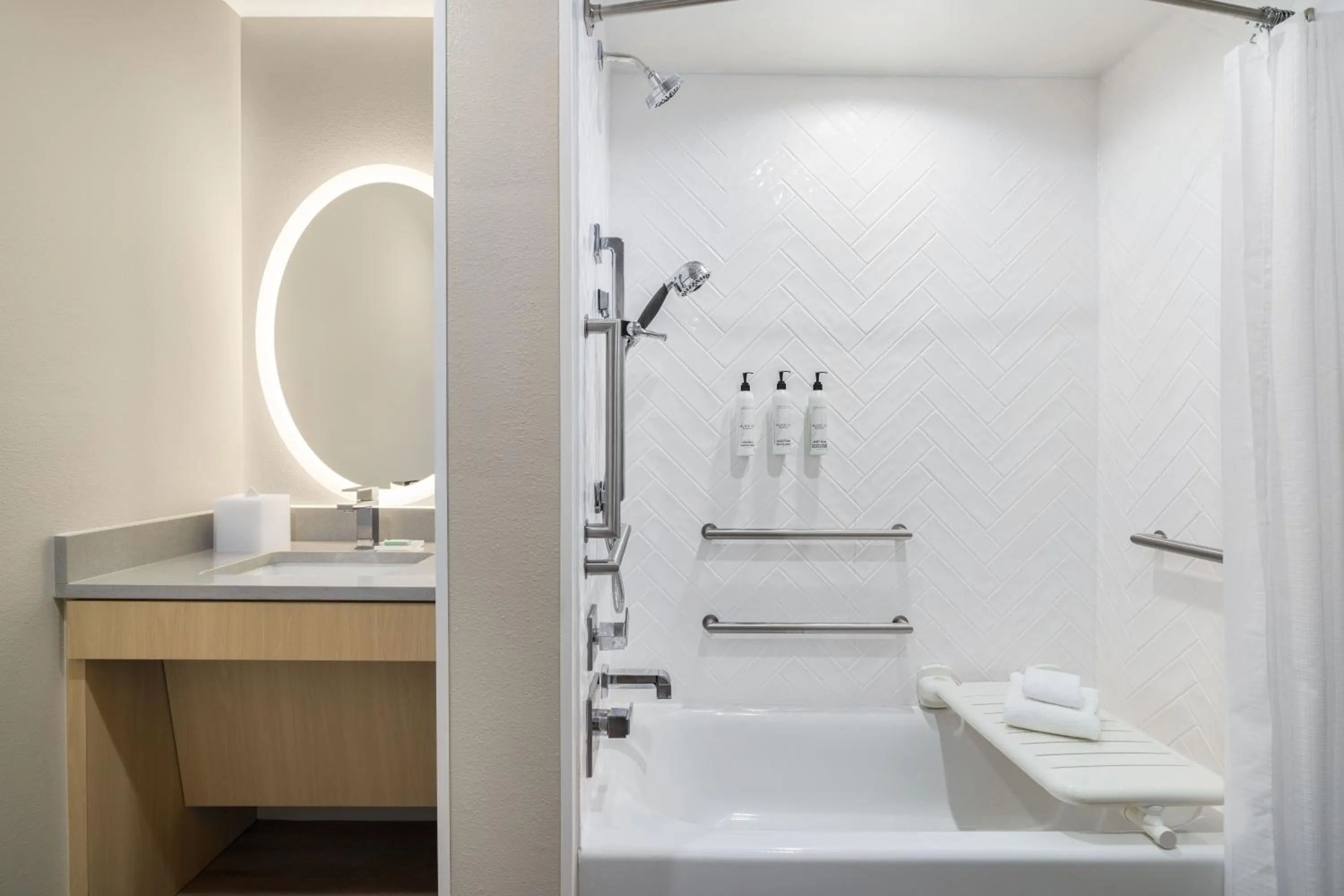 Bathroom in TownePlace Suites by Marriott Humble Intercontinental Airport