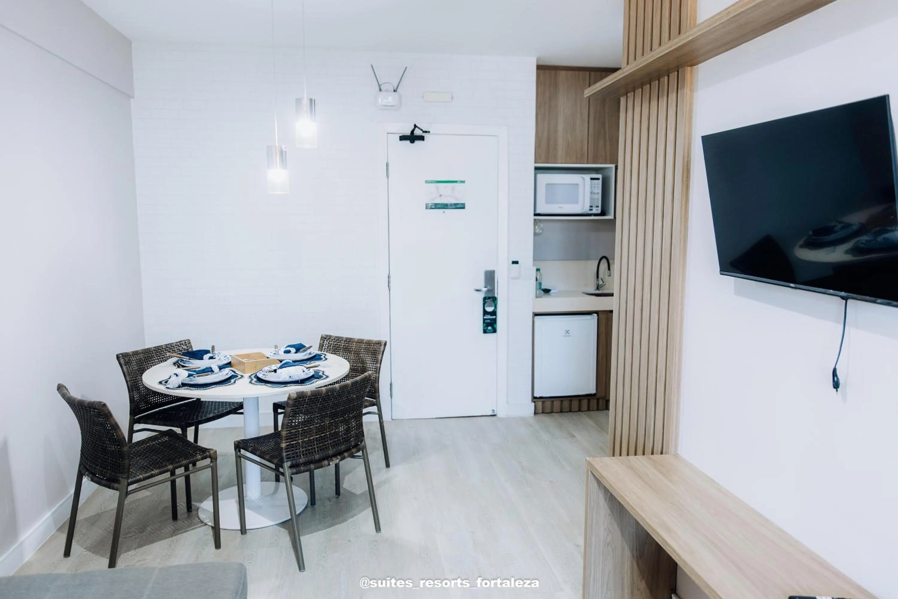 Dining area in Apartamento - Pé na areia - Ao lado do parque aquático - Administrado por Anfitrião