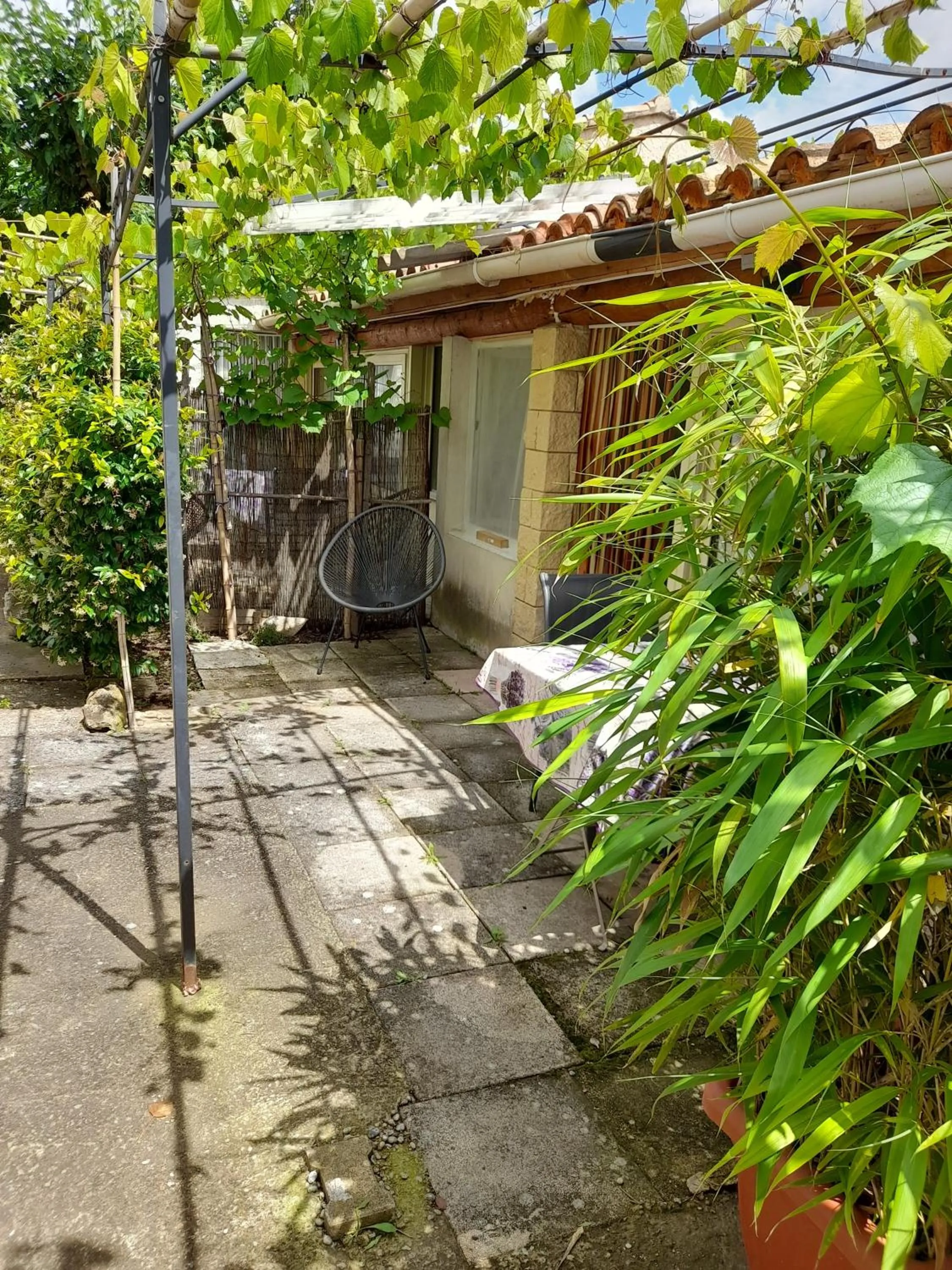 Patio in Chambres d'Hôtes Chez Cécile à Lagnes