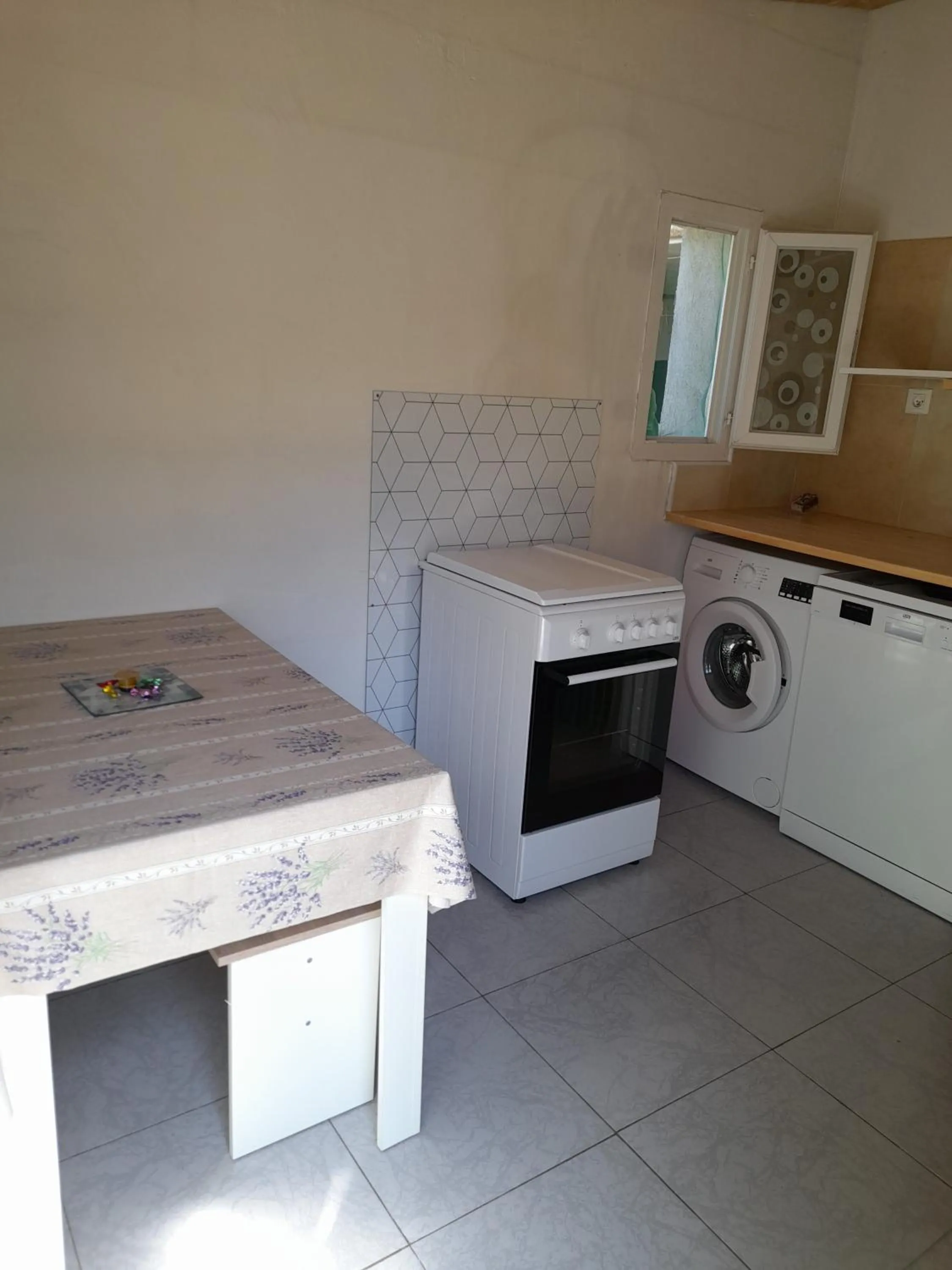 Kitchen or kitchenette in Chambres d'Hôtes Chez Cécile à Lagnes