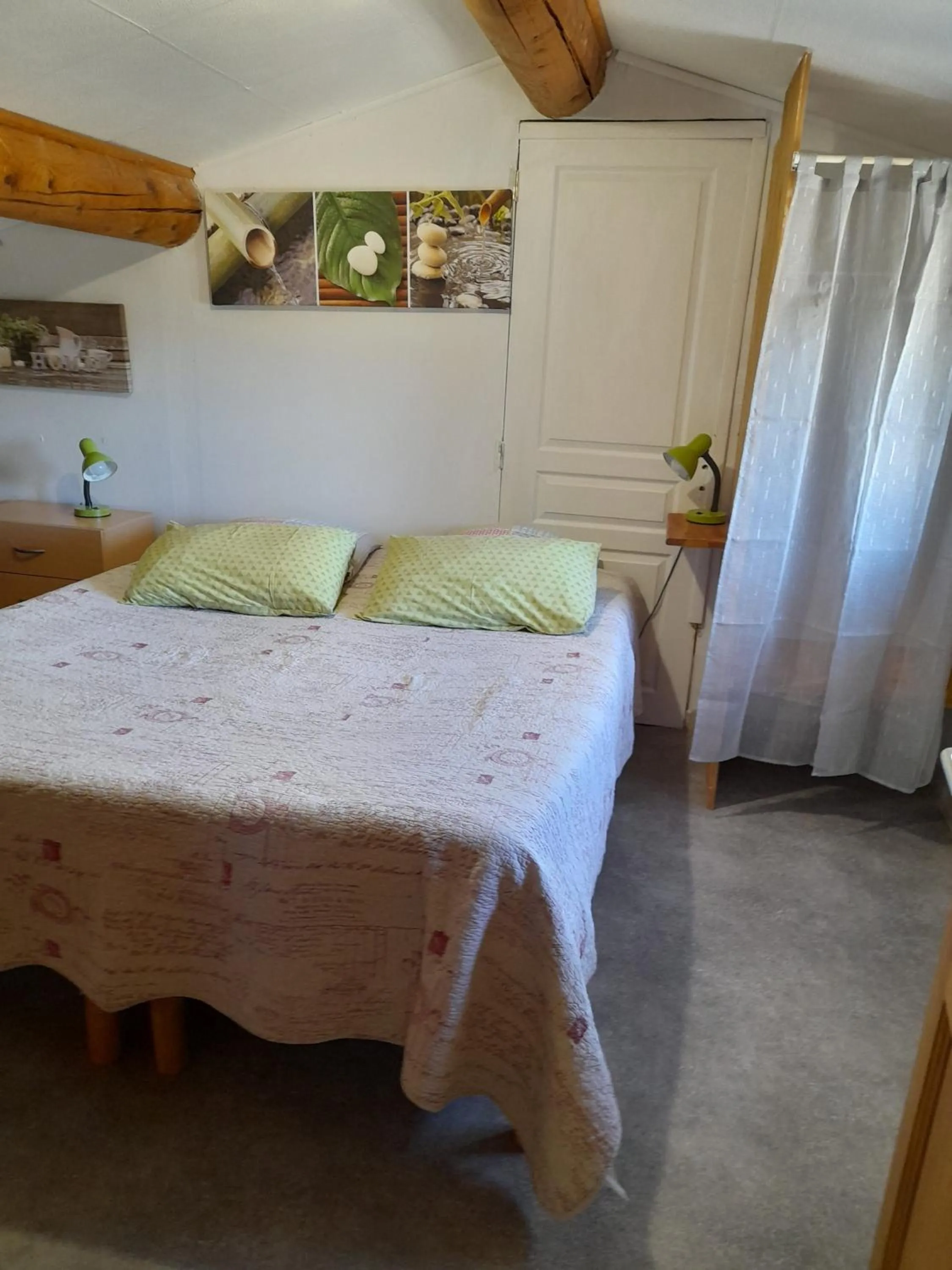 Bedroom, Bed in Chambres d'Hôtes Chez Cécile à Lagnes