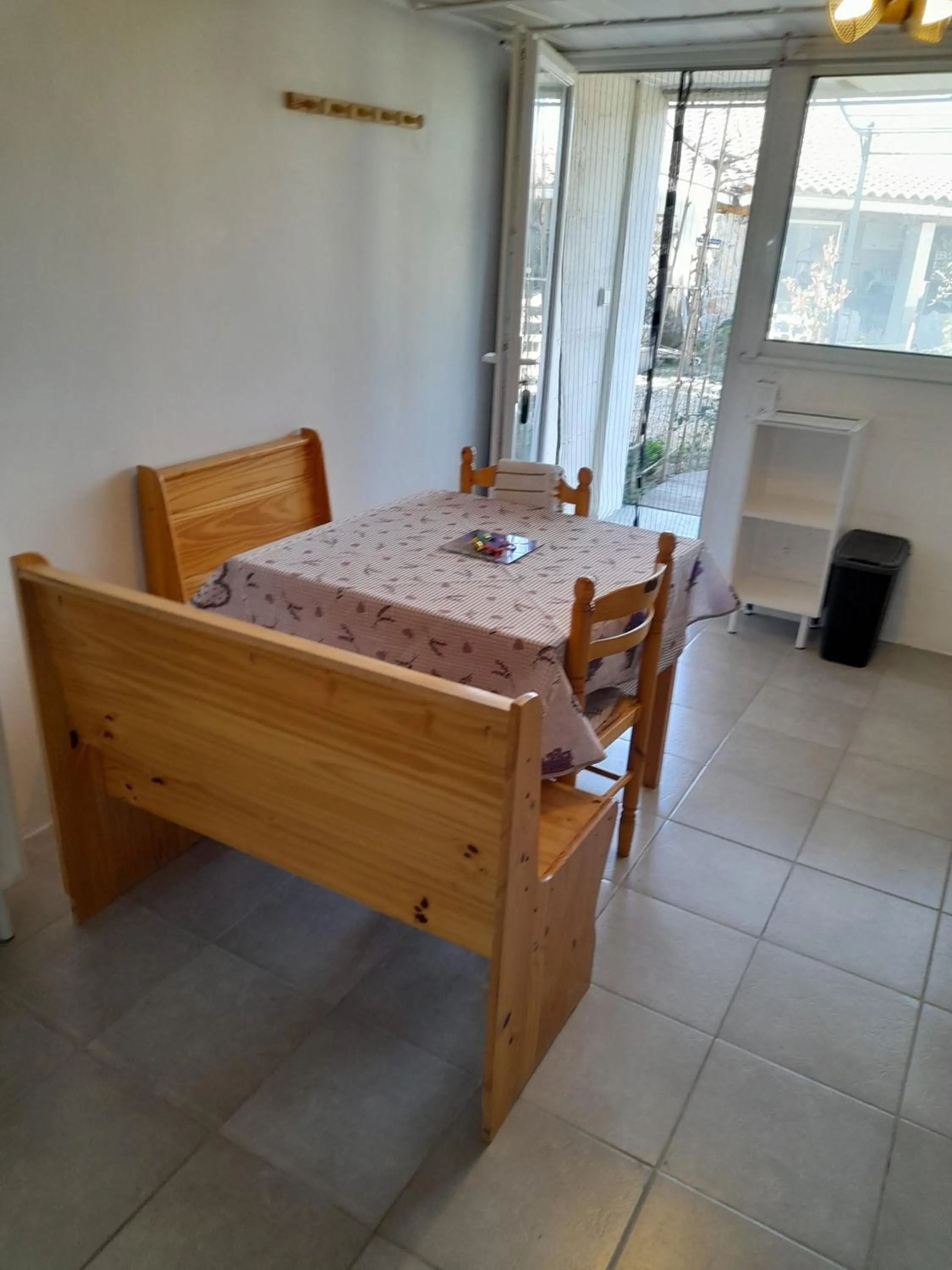 Dining area in Chambres d'Hôtes Chez Cécile à Lagnes