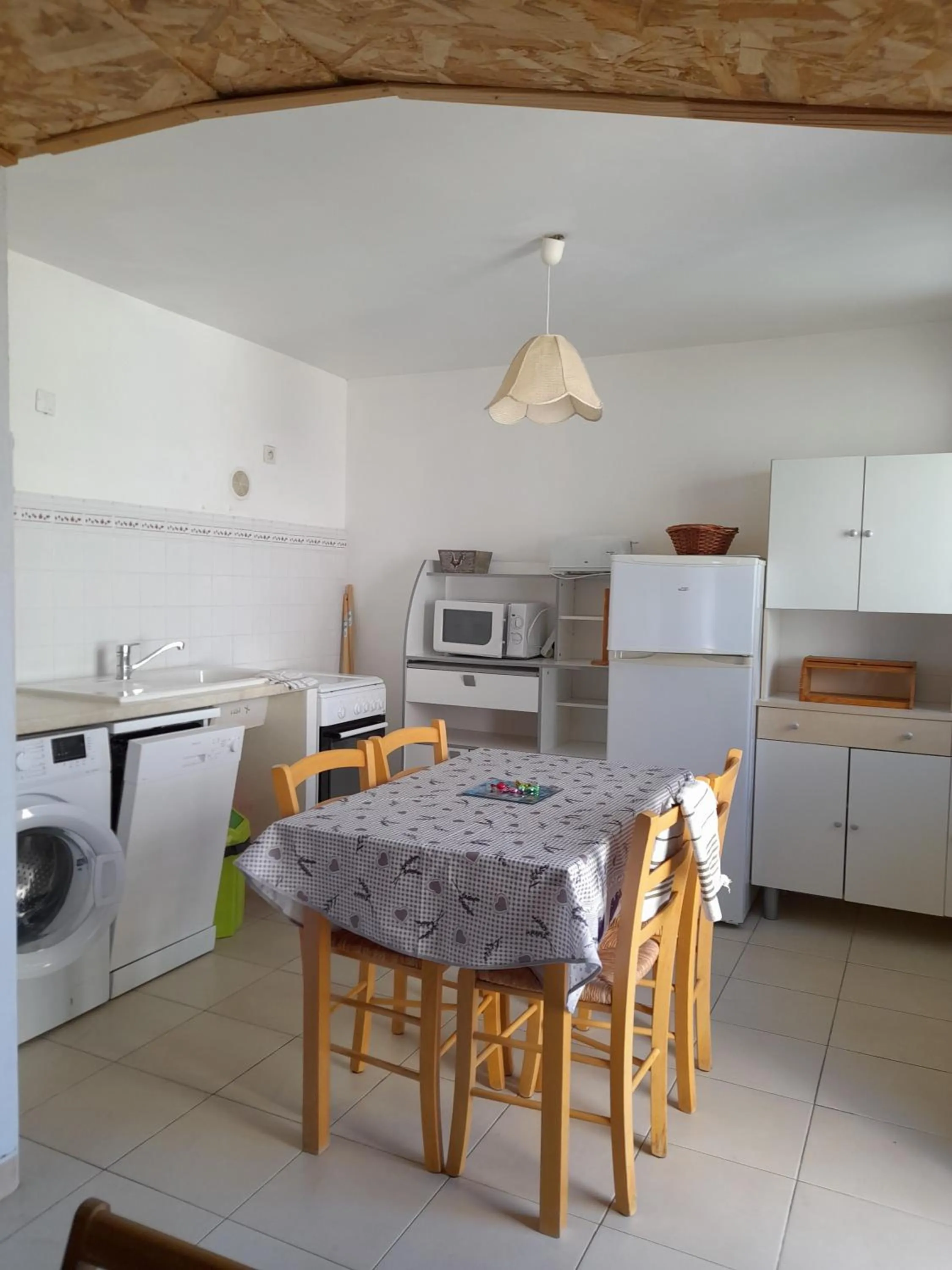 Kitchen or kitchenette in Chambres d'Hôtes Chez Cécile à Lagnes