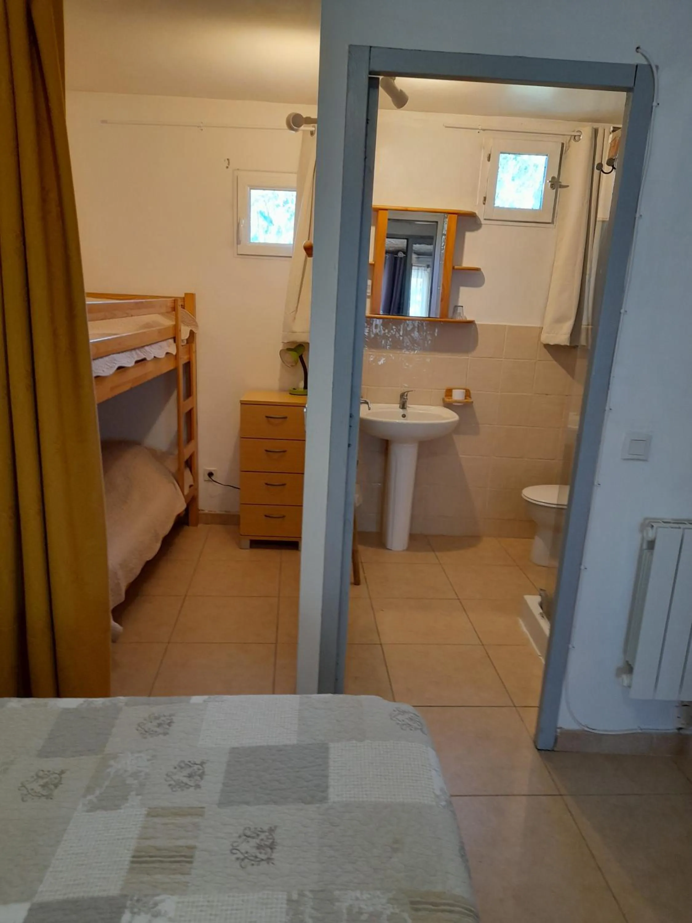 Photo of the whole room, Bed in Chambres d'Hôtes Chez Cécile à Lagnes