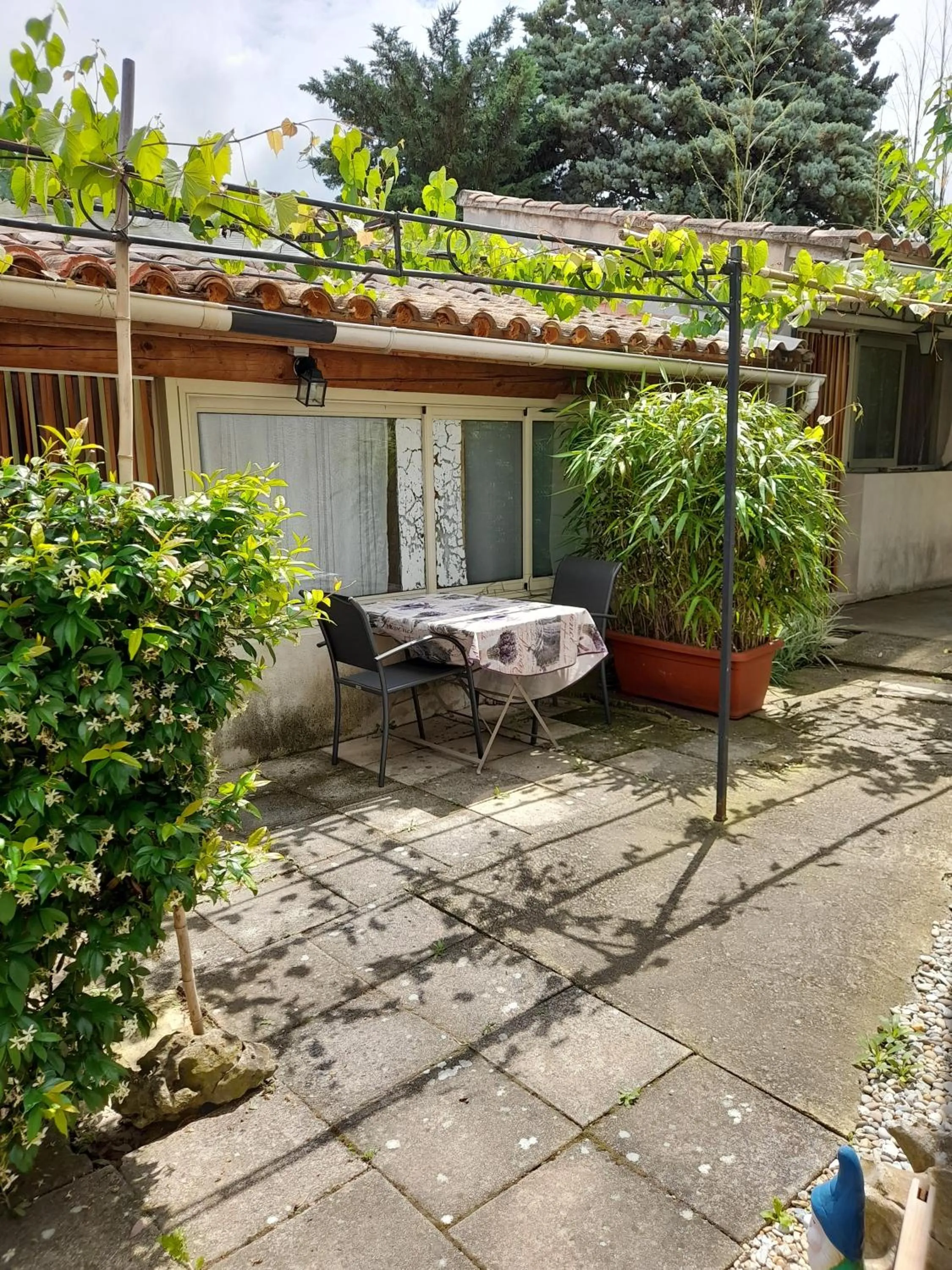 Patio in Chambres d'Hôtes Chez Cécile à Lagnes