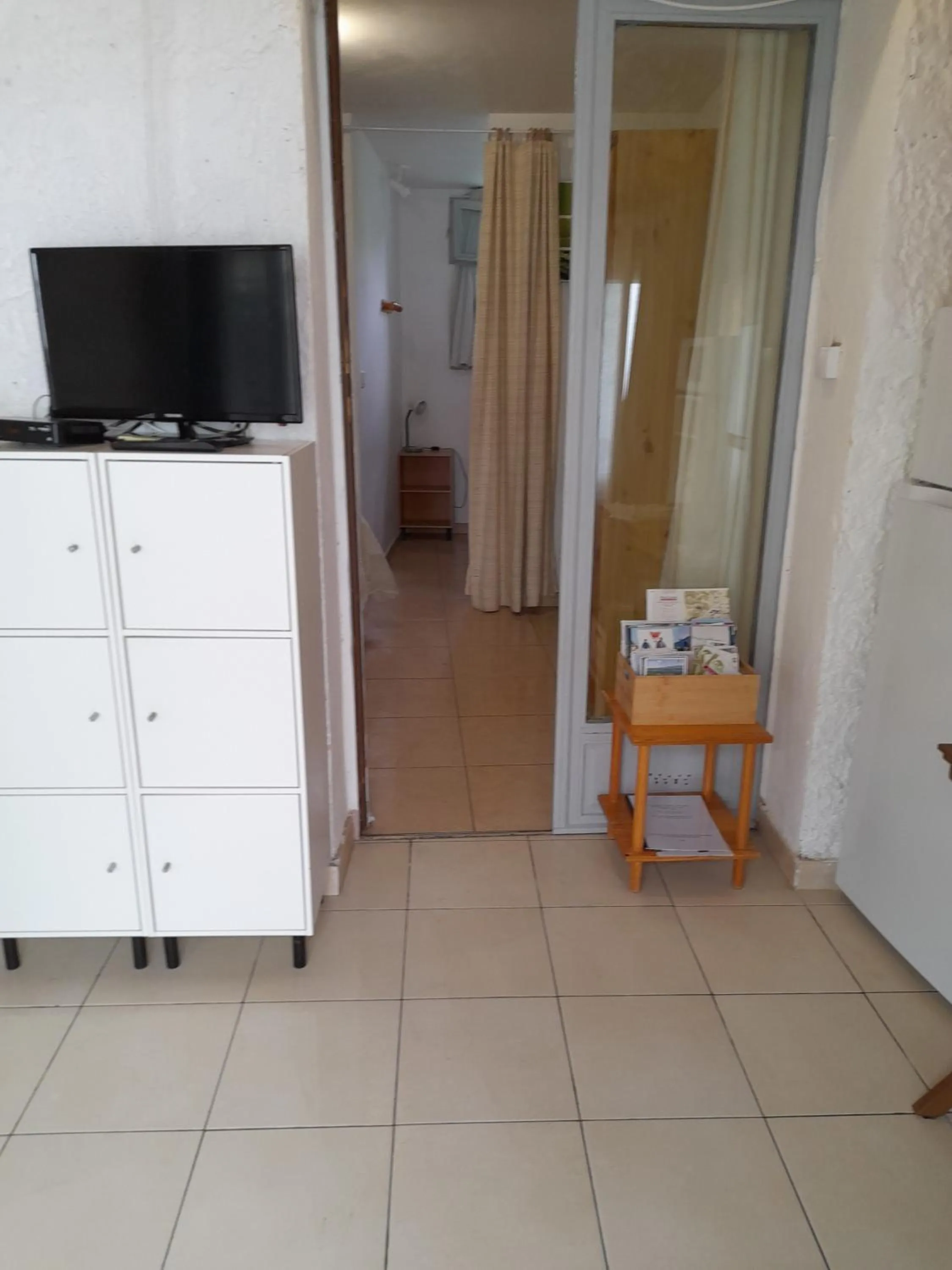 TV and multimedia in Chambres d'Hôtes Chez Cécile à Lagnes
