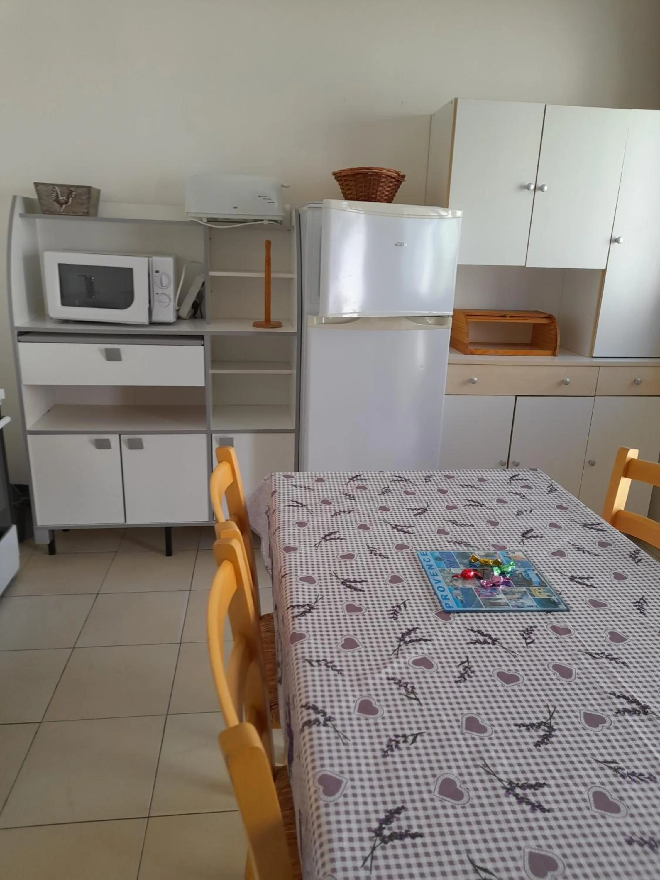 Kitchen or kitchenette in Chambres d'Hôtes Chez Cécile à Lagnes