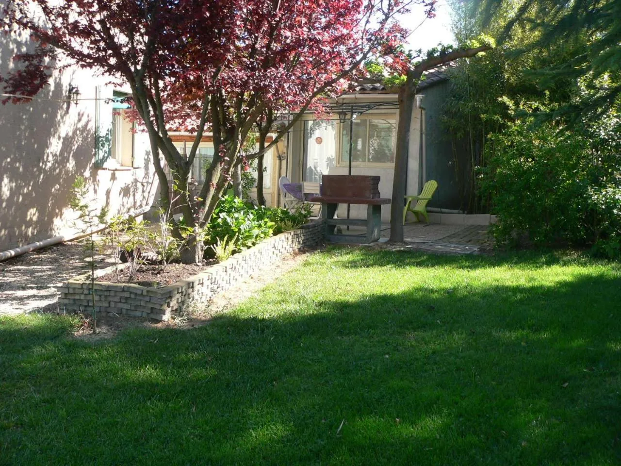 Garden in Chambres d'Hôtes Chez Cécile à Lagnes