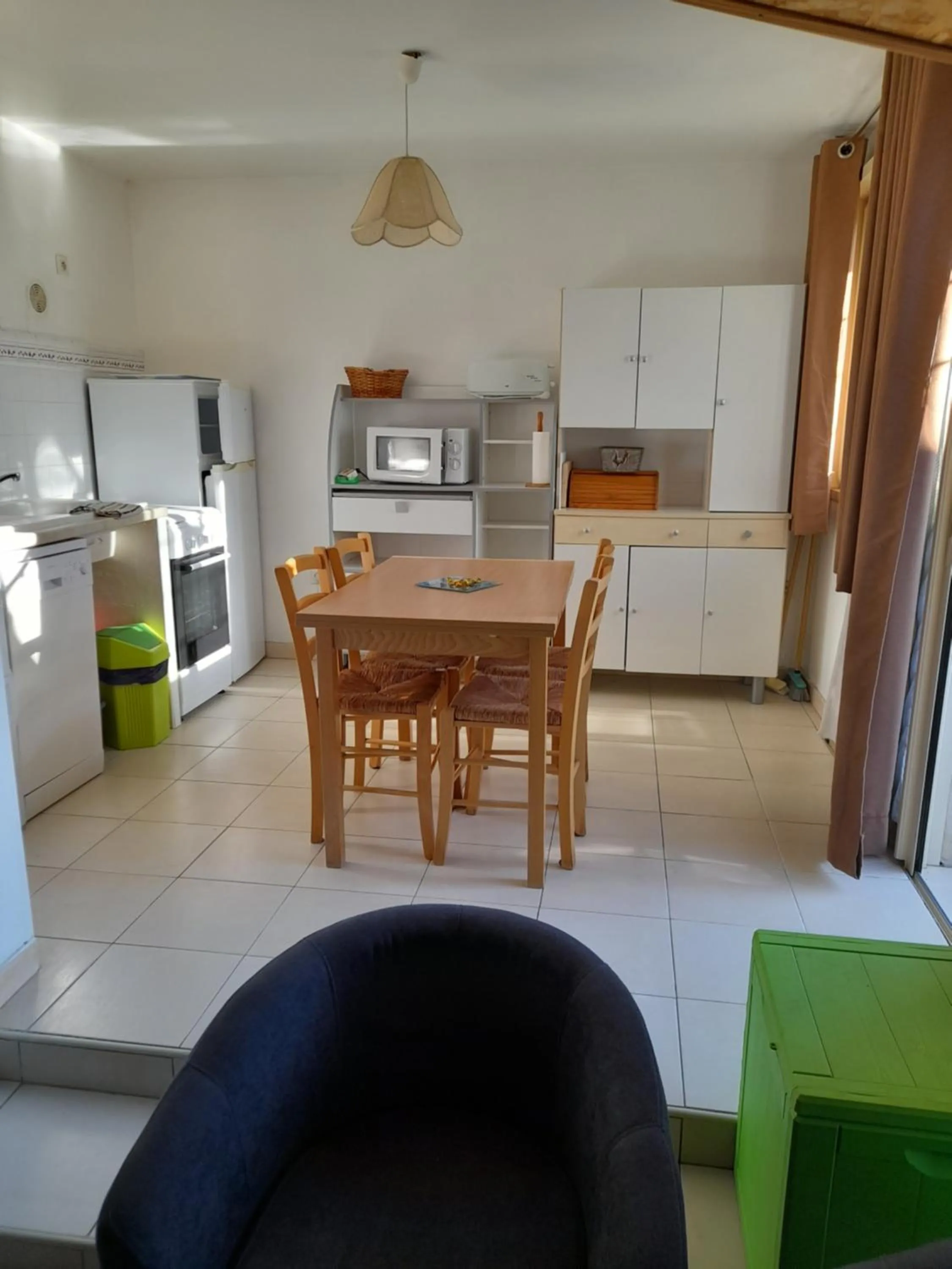 kitchen in Chambres d'Hôtes Chez Cécile à Lagnes
