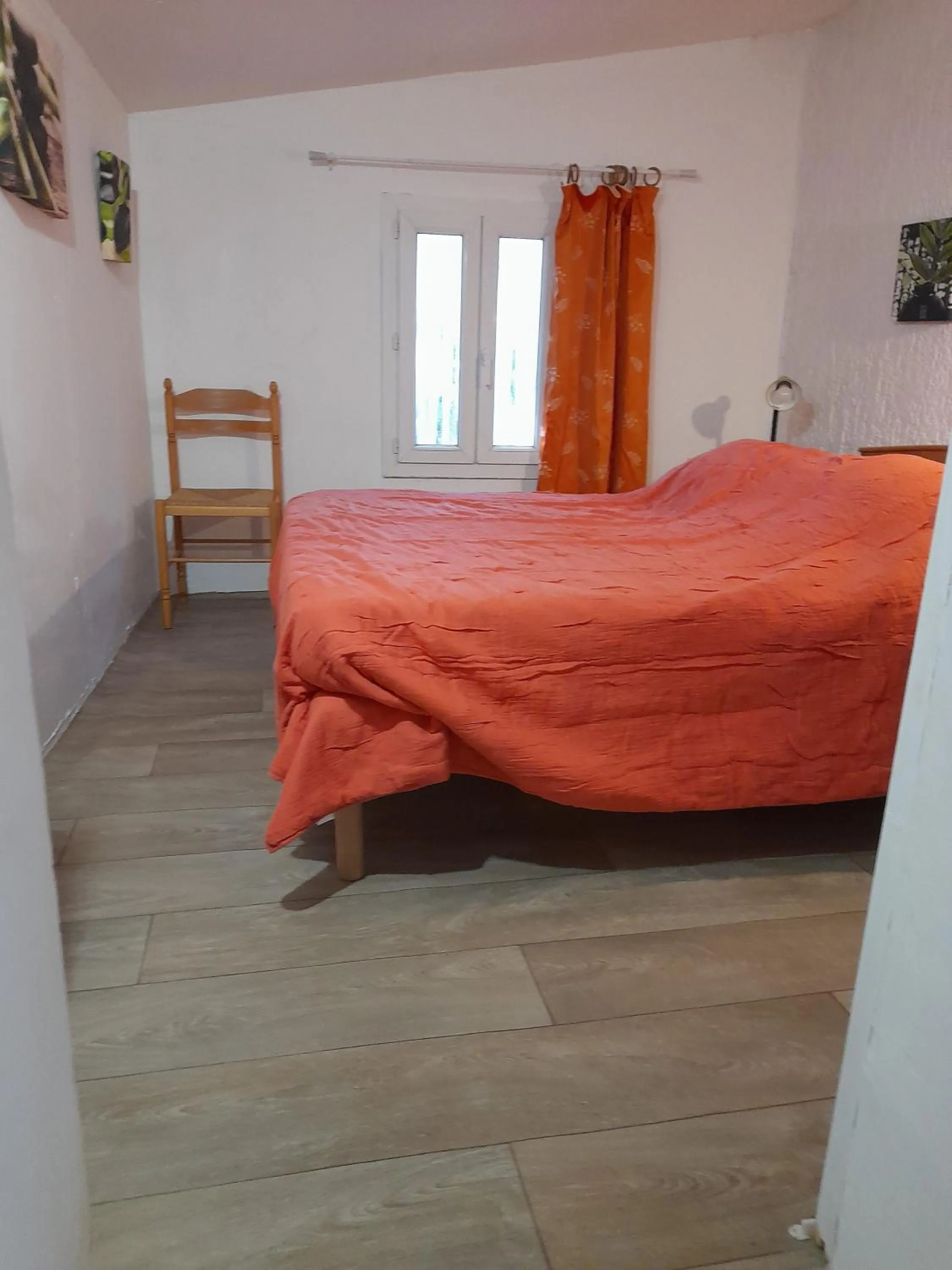 Bedroom, Bed in Chambres d'Hôtes Chez Cécile à Lagnes