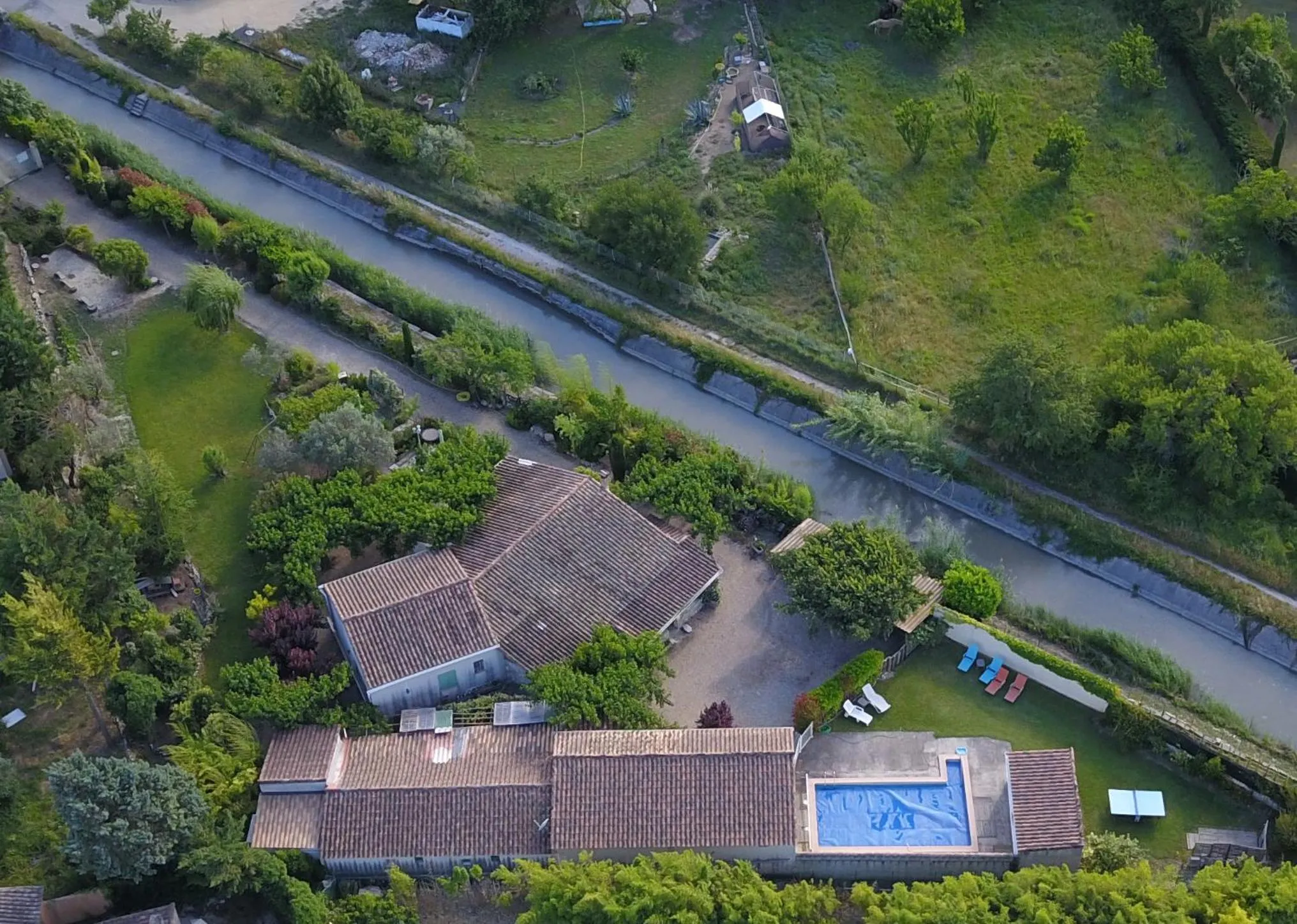 Property building in Chambres d'Hôtes Chez Cécile à Lagnes