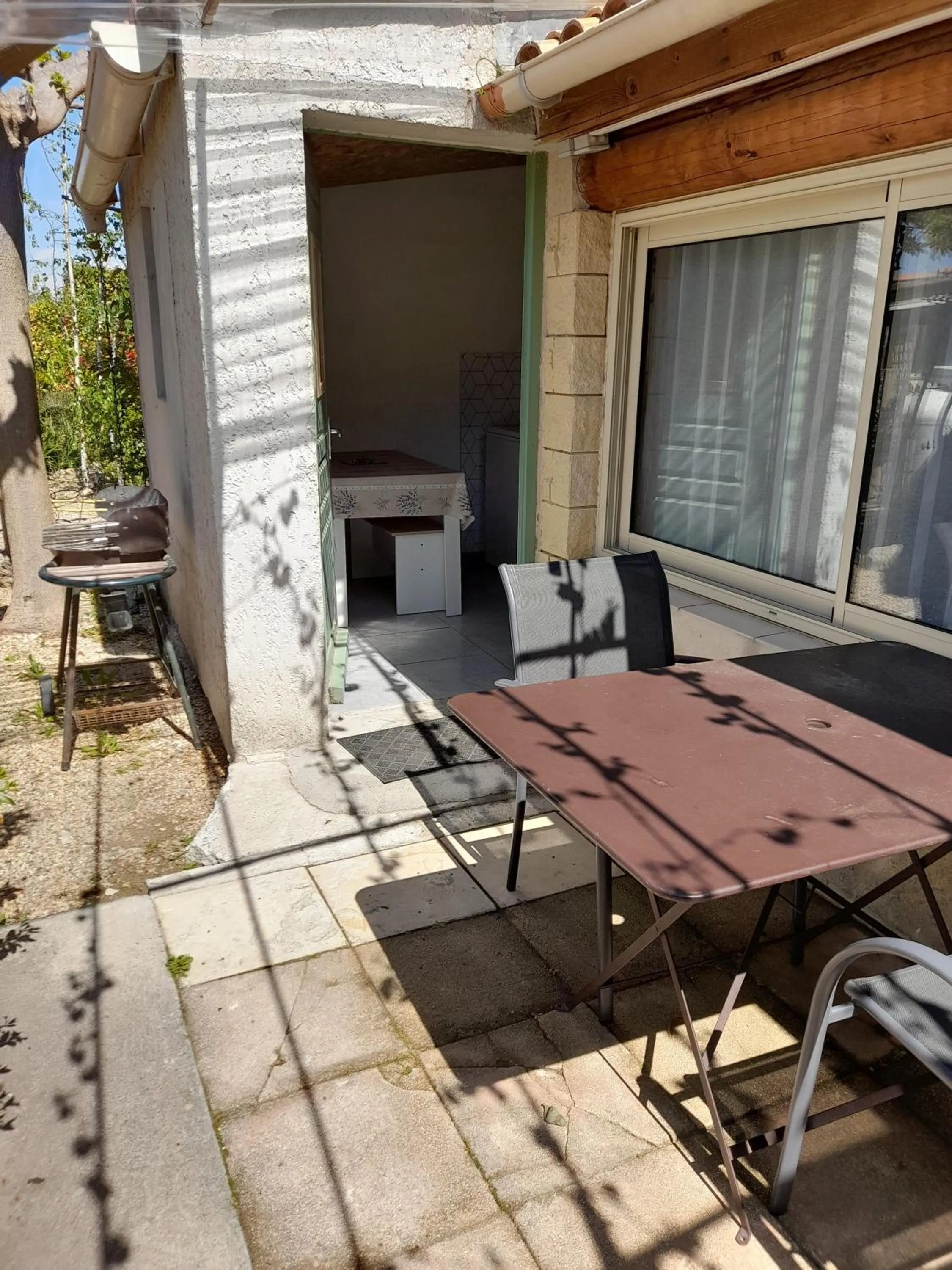 Patio in Chambres d'Hôtes Chez Cécile à Lagnes