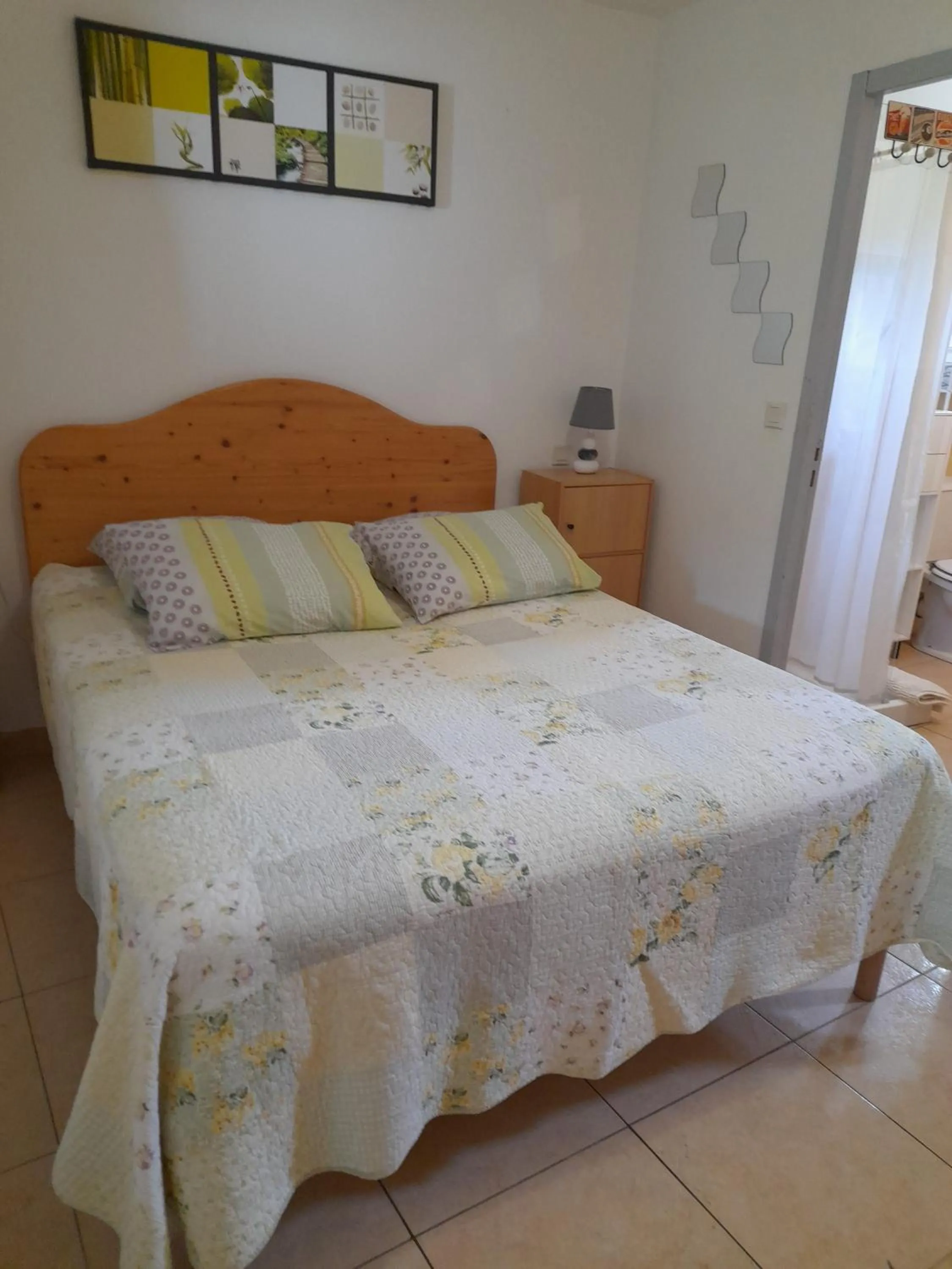 Bedroom, Bed in Chambres d'Hôtes Chez Cécile à Lagnes