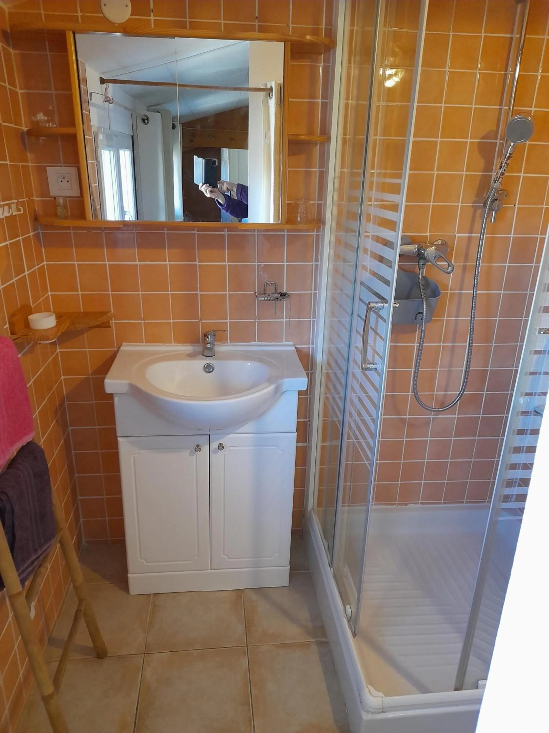 Shower in Chambres d'Hôtes Chez Cécile à Lagnes