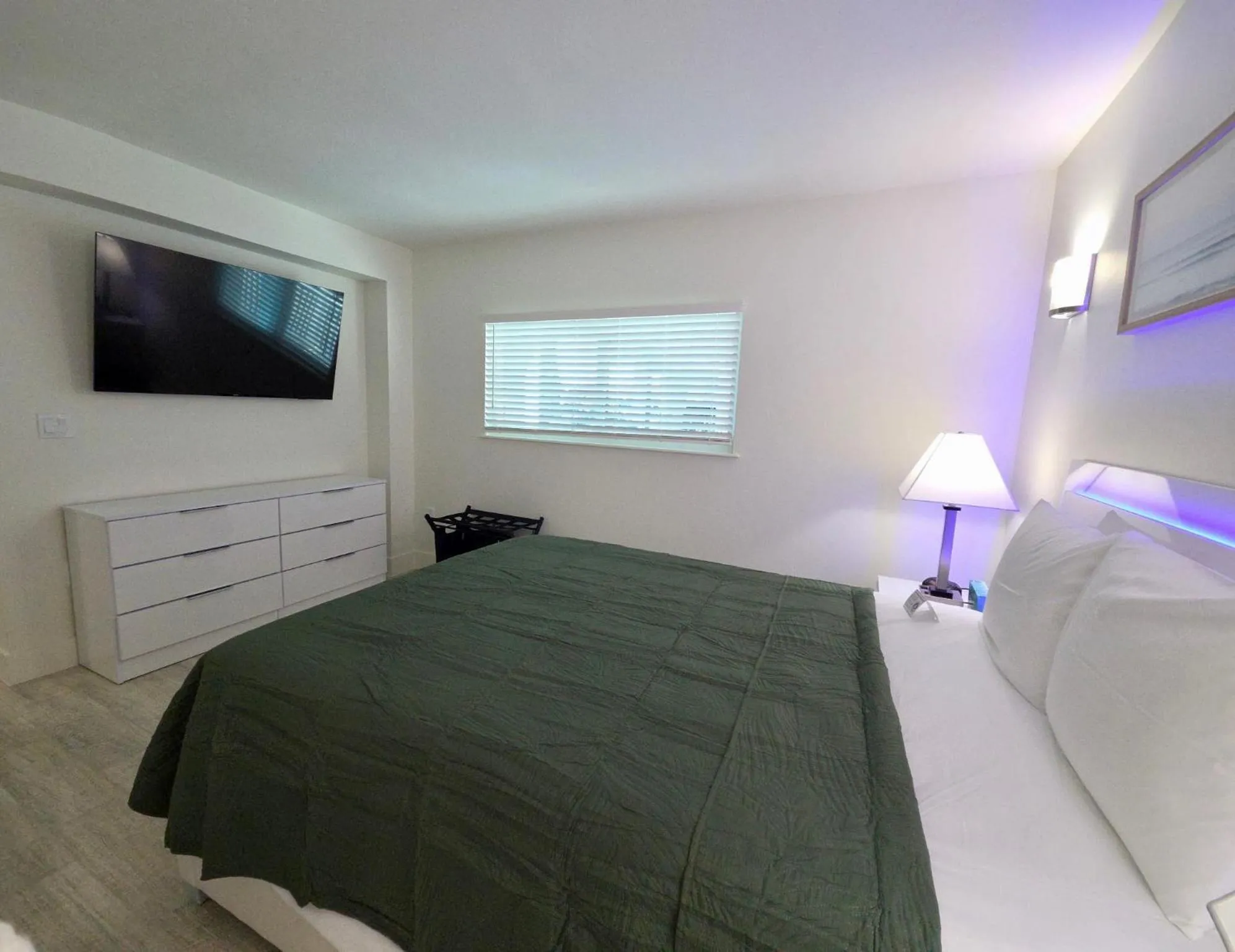 Standard Queen Room in The Bay Inn at the Lani Kai