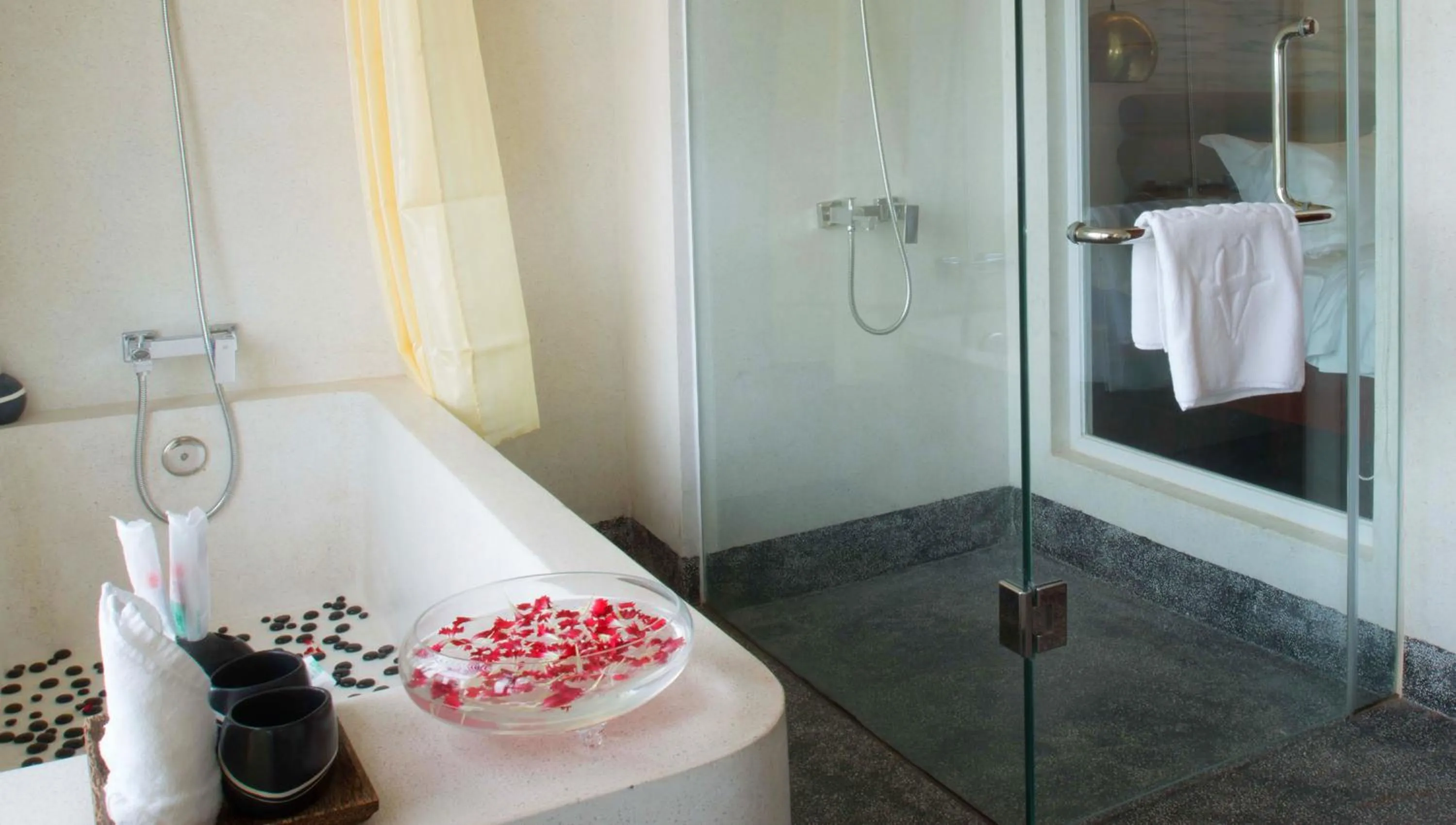 Shower in Almond Hotel Bassac River