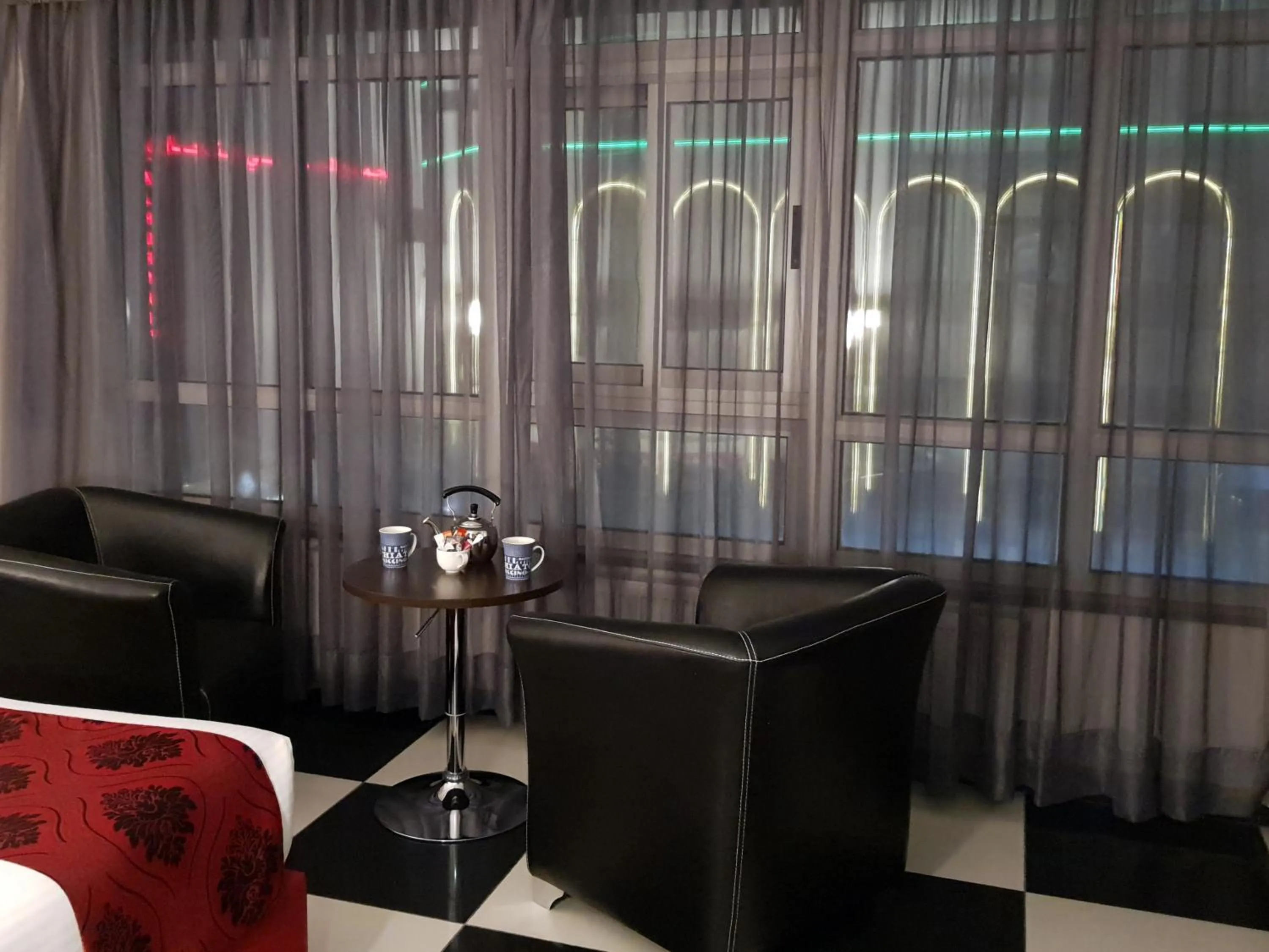 Seating area in Easy Inn Hotel Suites