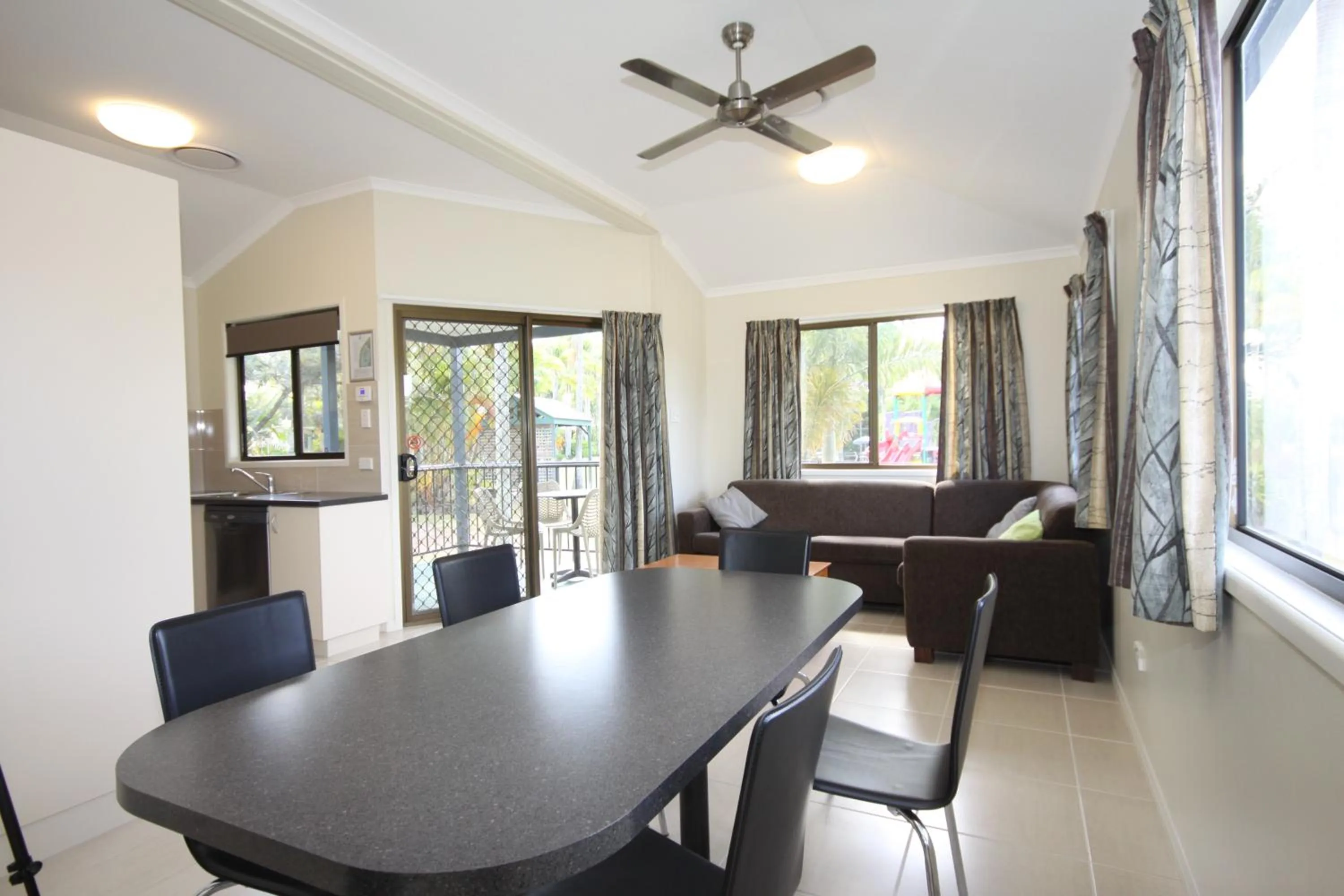 Dining area in Brisbane Gateway Resort