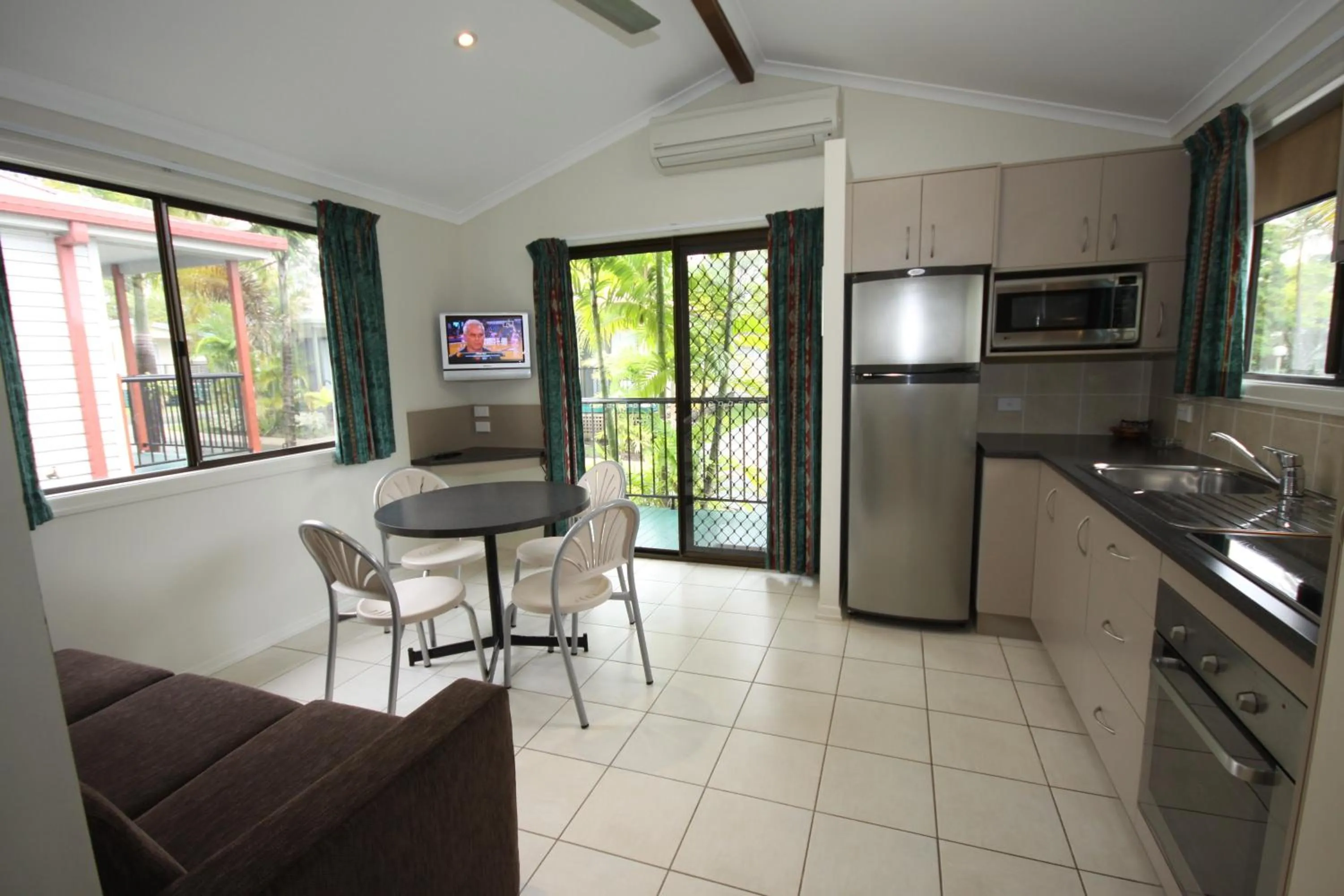 Dining area in Brisbane Gateway Resort