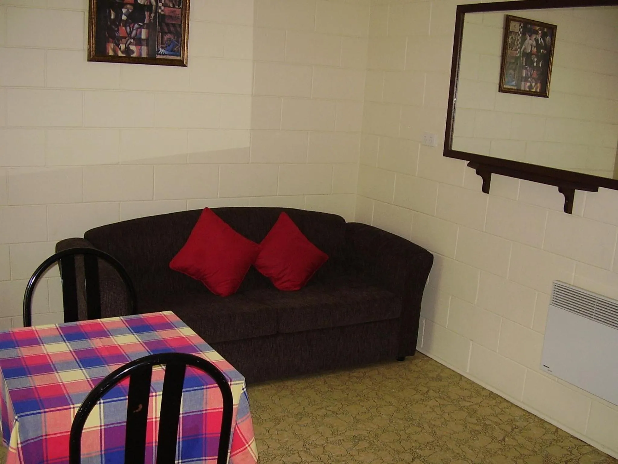 Photo of the whole room in Snowy River Lodge Motel