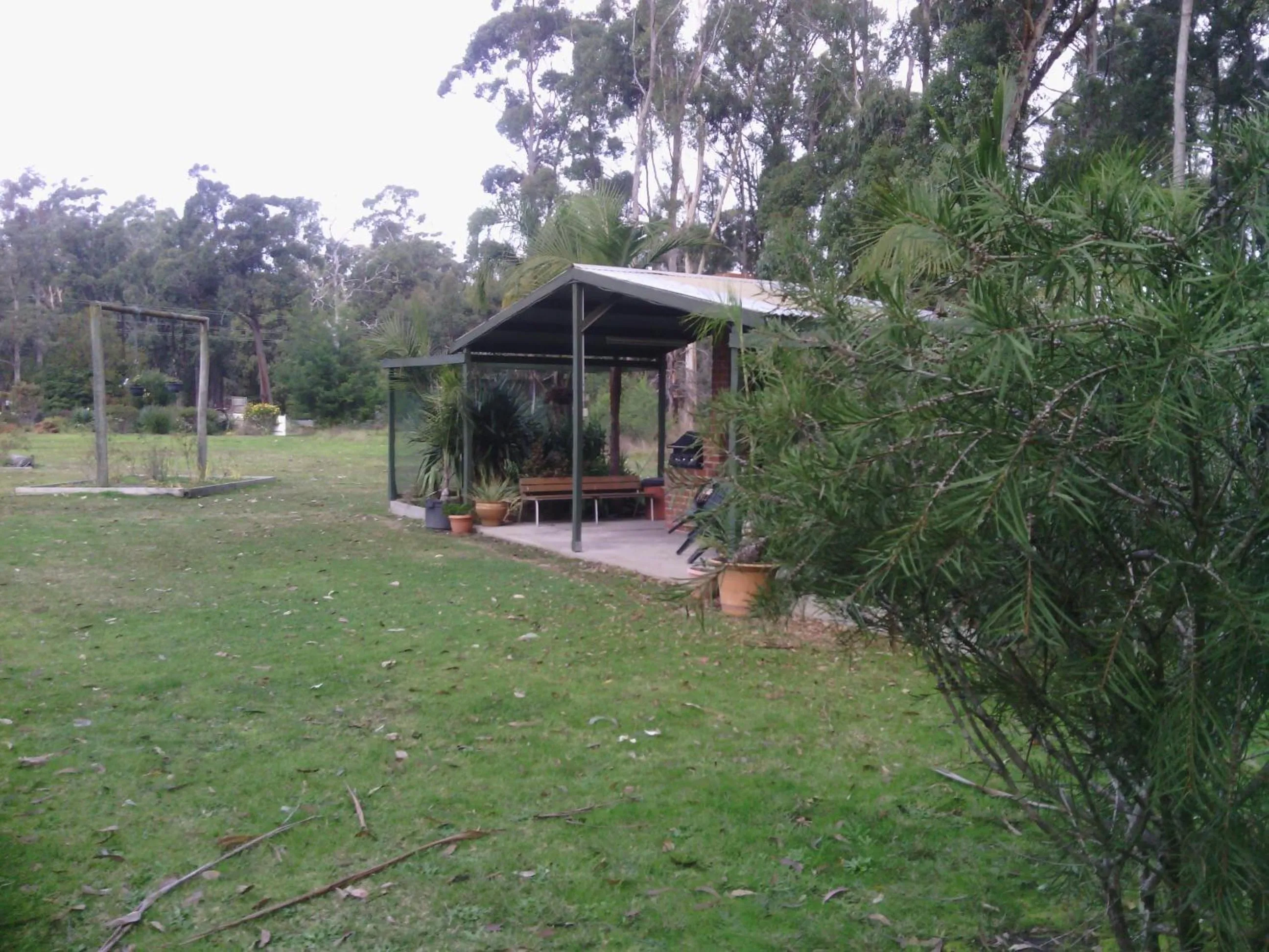 BBQ facilities in Snowy River Lodge Motel