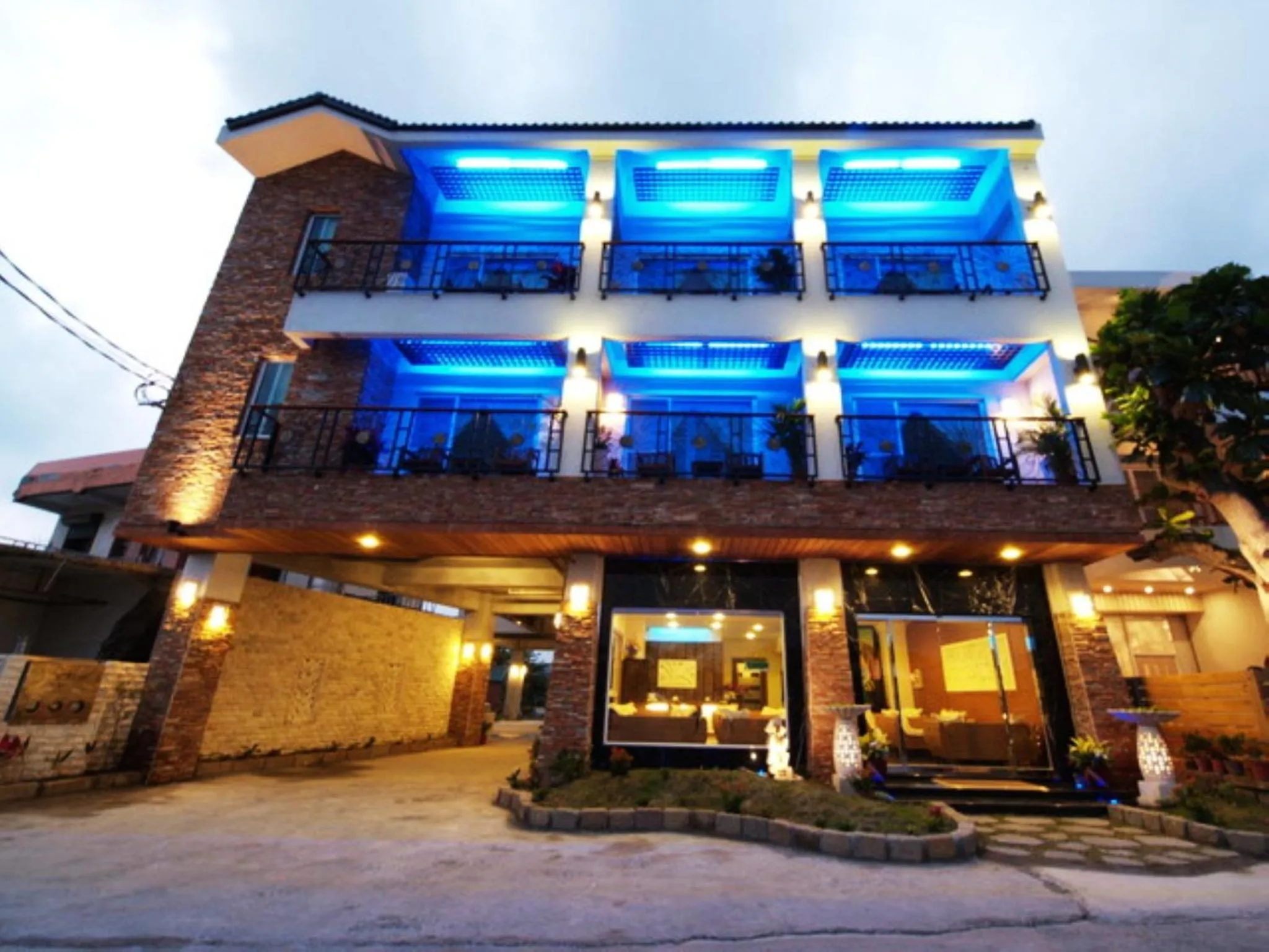 Property building in Seasons Bali Fashion Inn