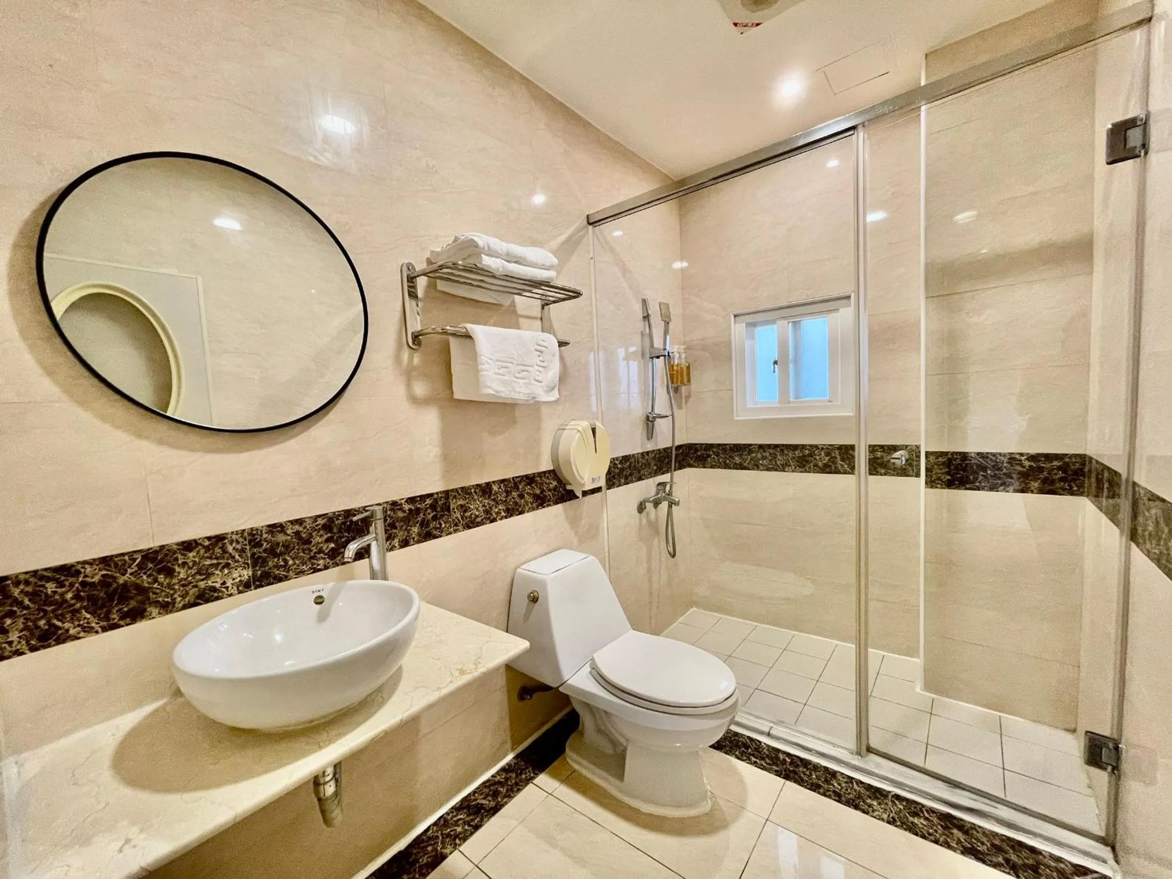 Shower in Martin Wales Inn