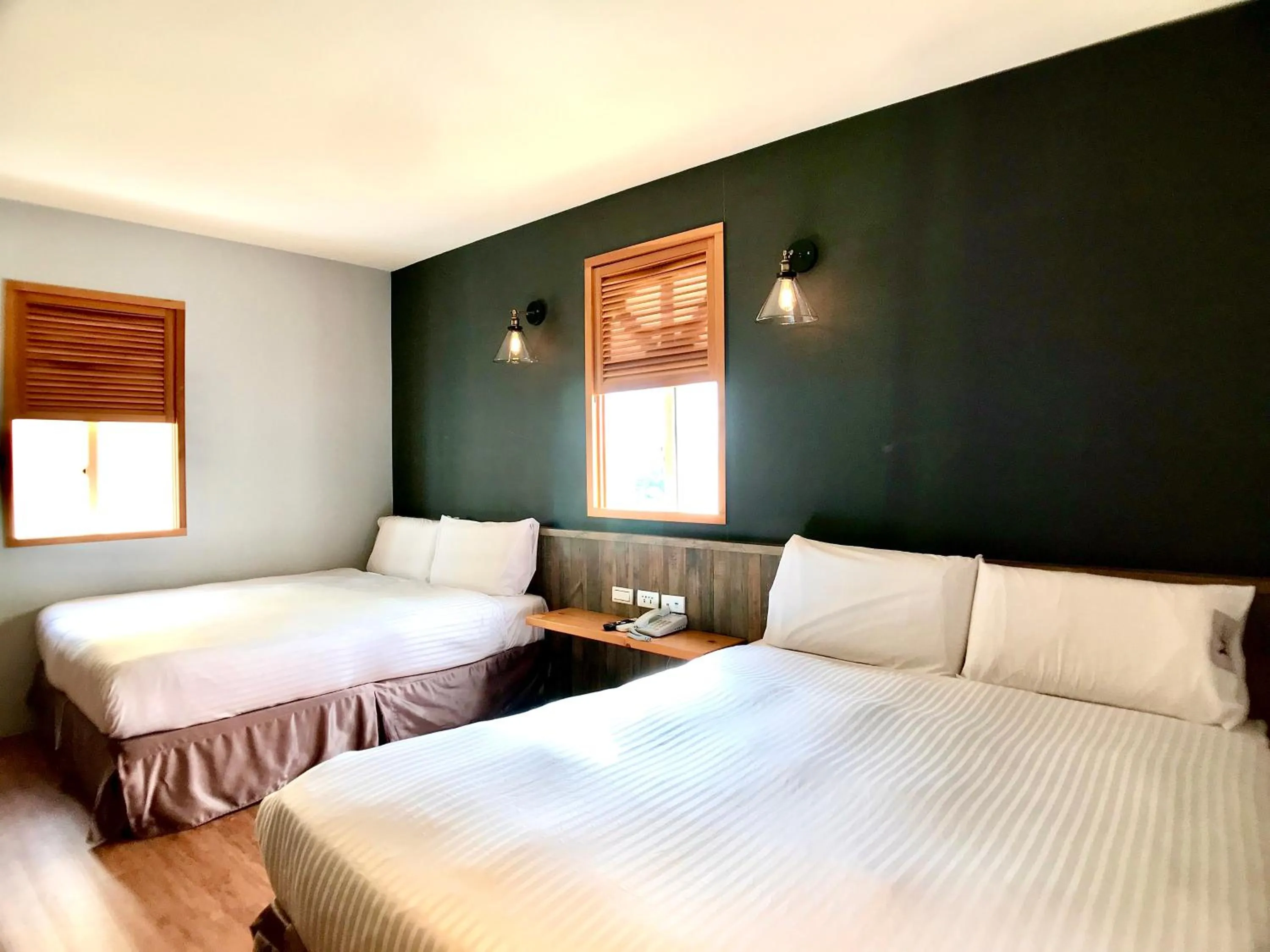 Shower, Bed in Martin Wales Inn