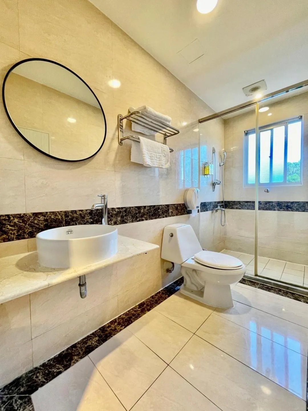 Shower in Martin Wales Inn