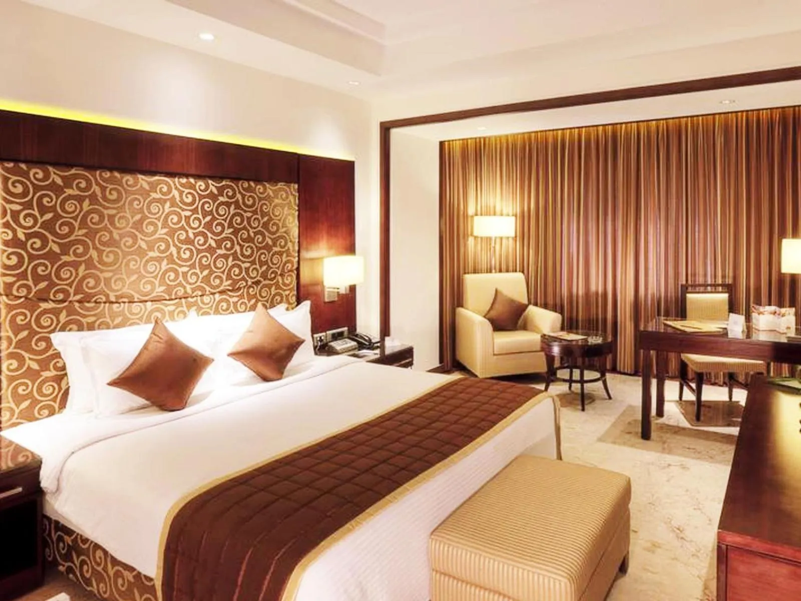 Bed in Anandha Inn Convention Centre and Suites