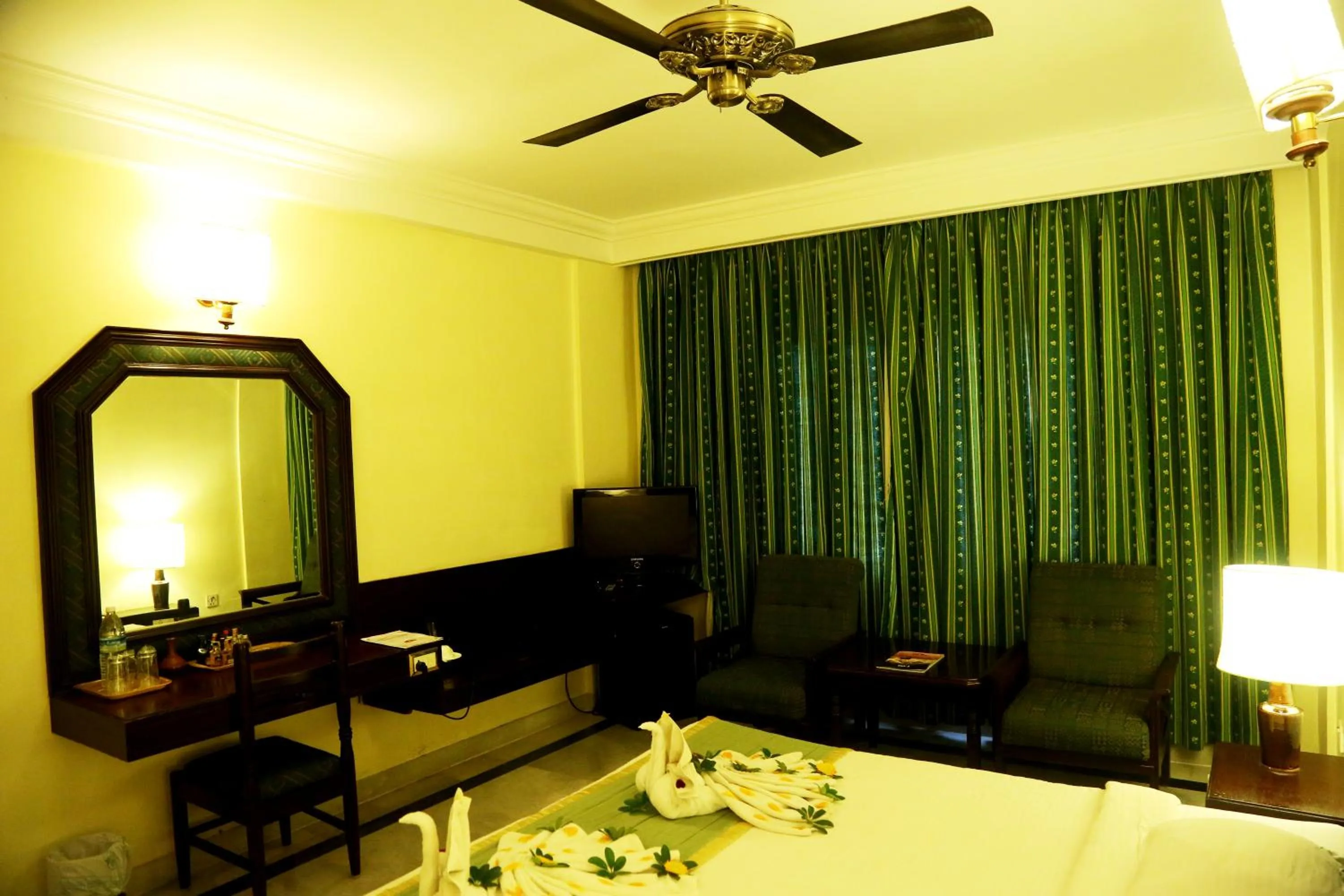 Bed in Anandha Inn Convention Centre and Suites