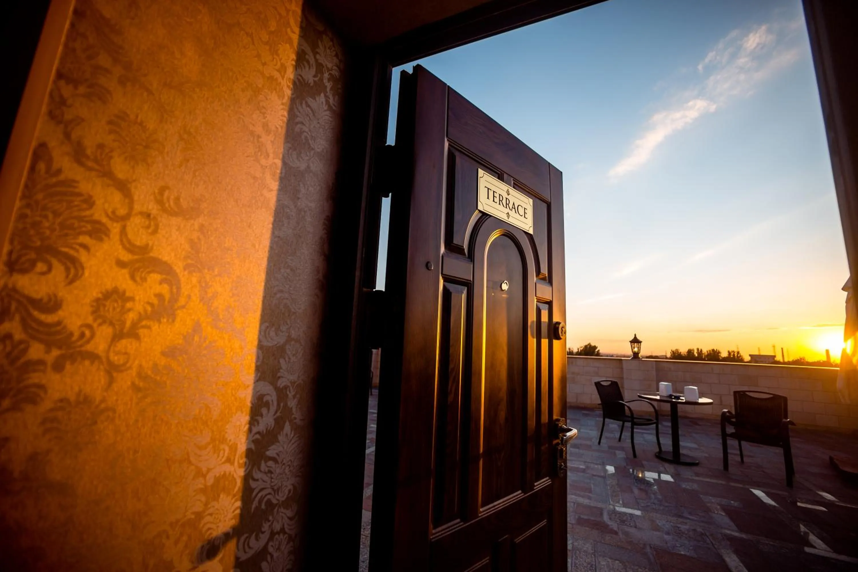 Restaurant/places to eat in Discovery Hotel