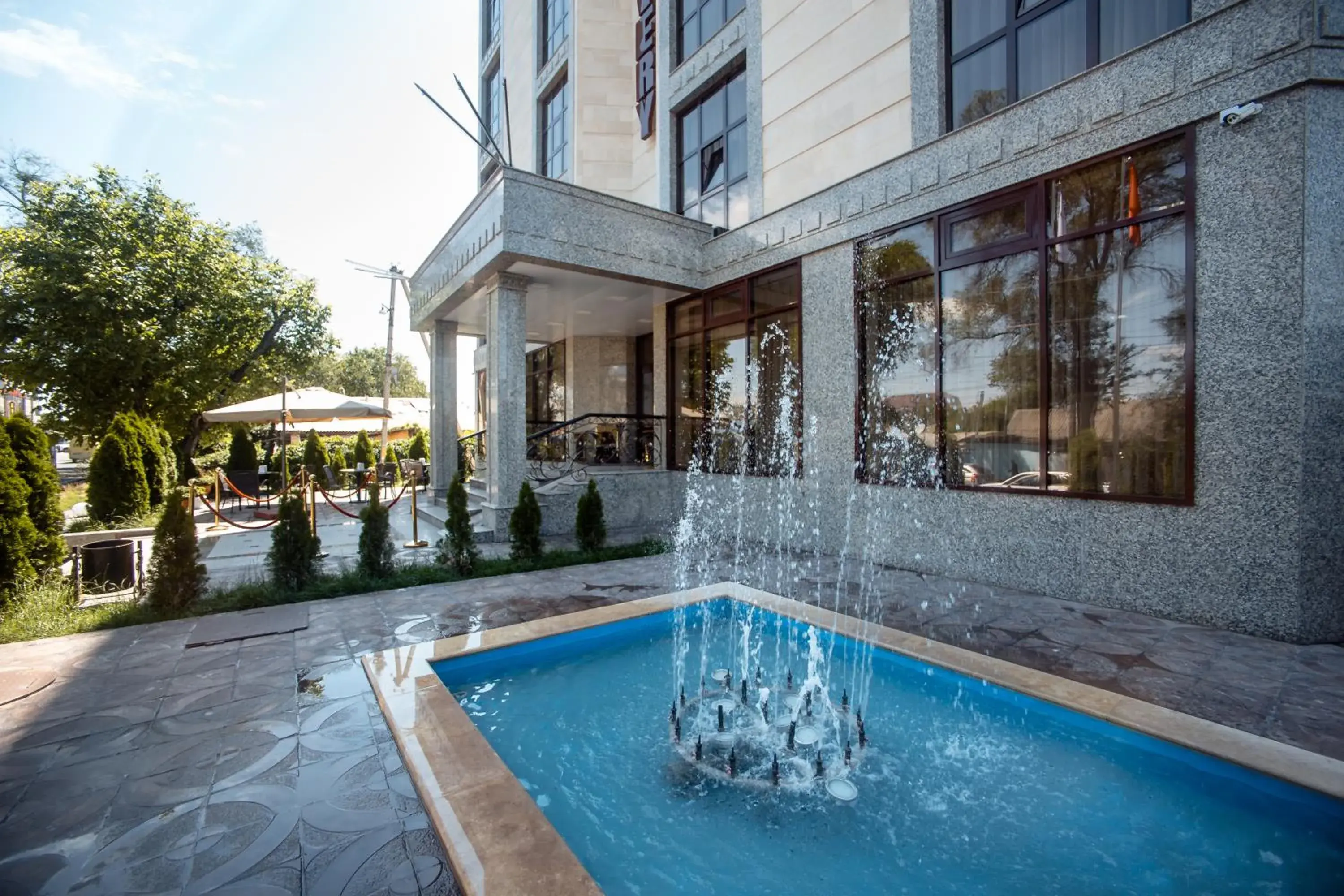 Facade/entrance in Discovery Hotel Facade/entrance in Discovery Hotel