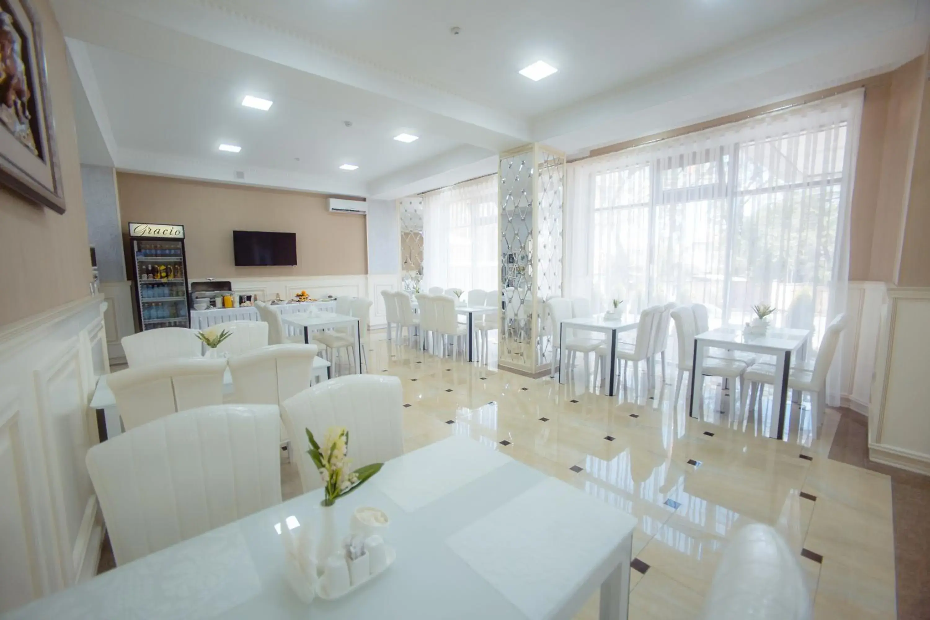Restaurant/places to eat in Discovery Hotel Restaurant/places to eat in Discovery Hotel