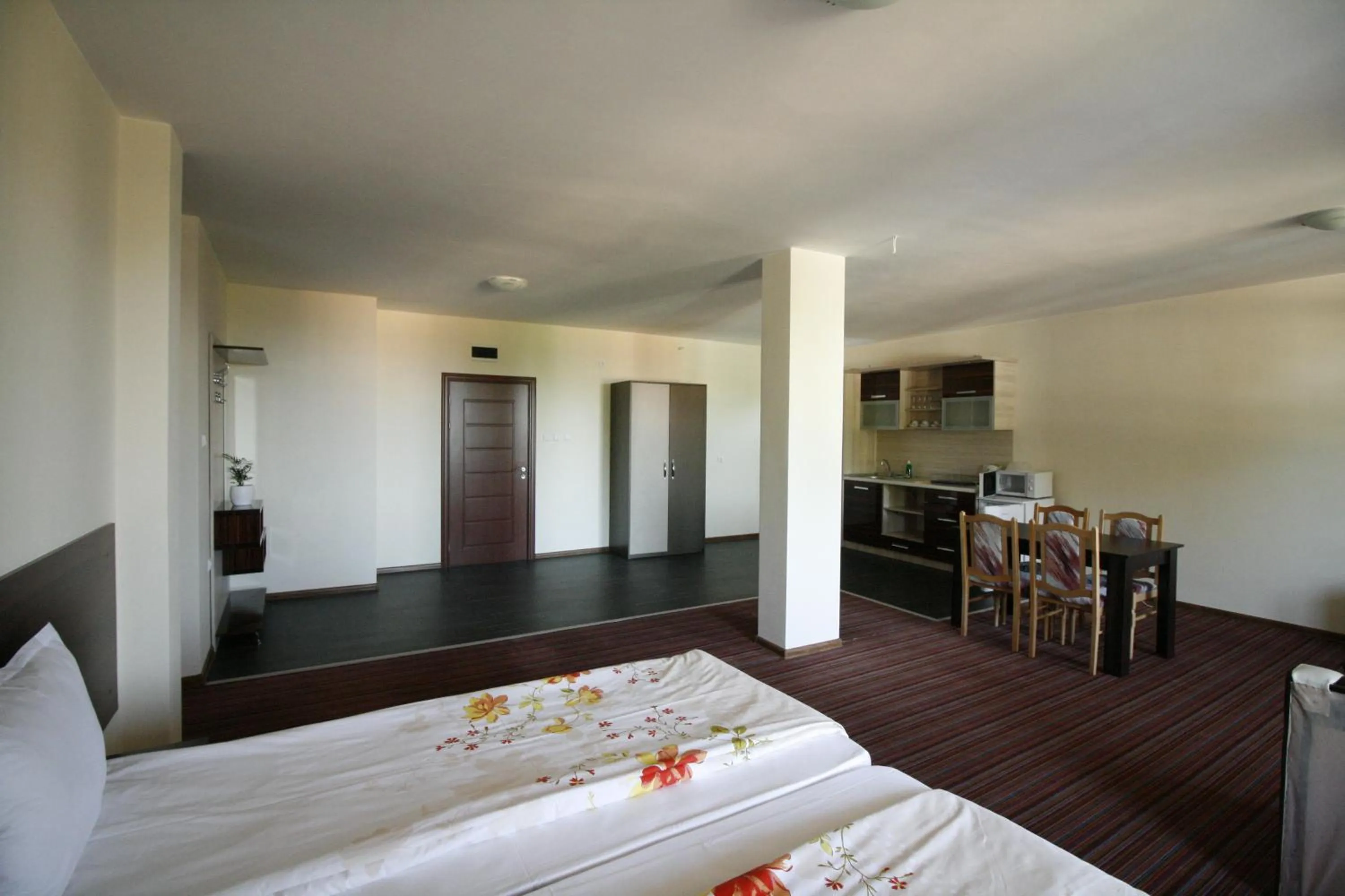 Photo of the whole room in Hotel Marant