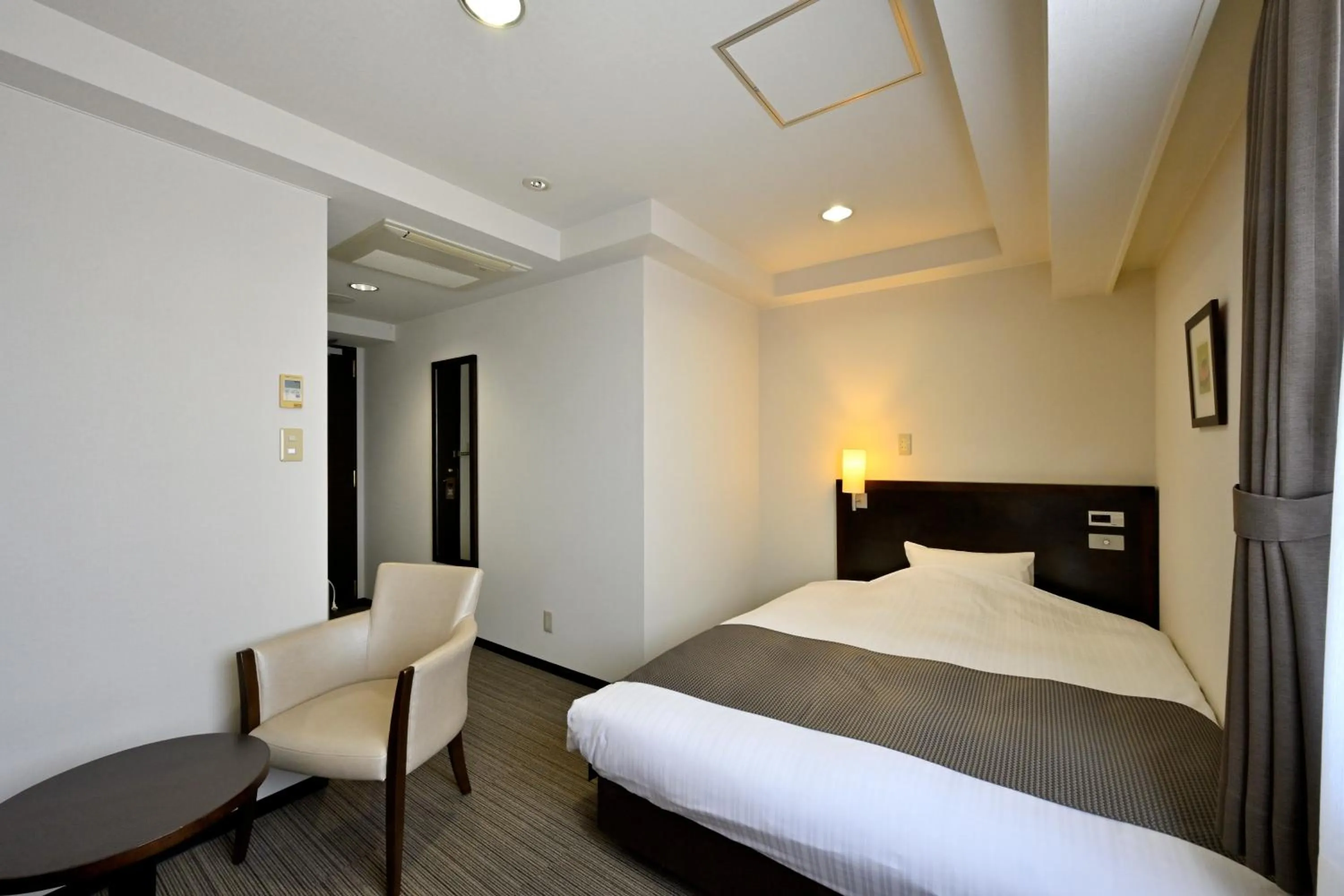 Bed in Saijo Urban Hotel