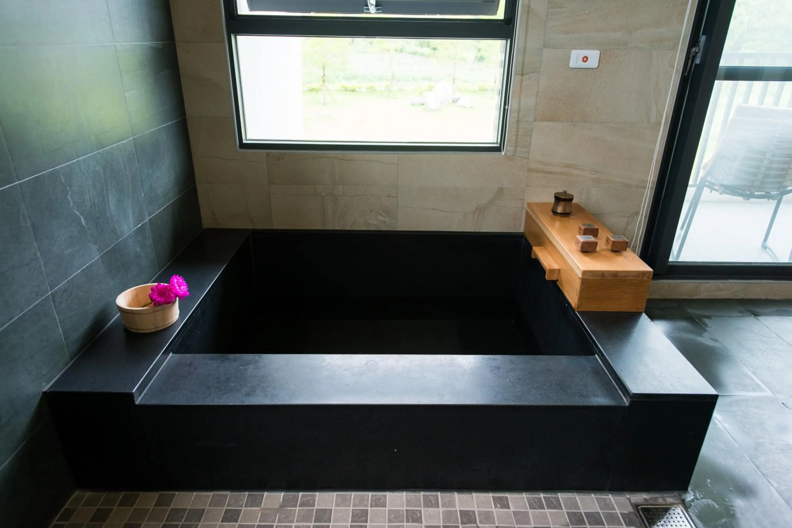 Hot Spring Bath in The Silence Manor