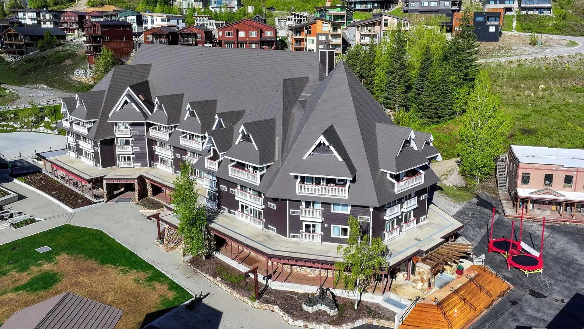 Selkirk Lodge