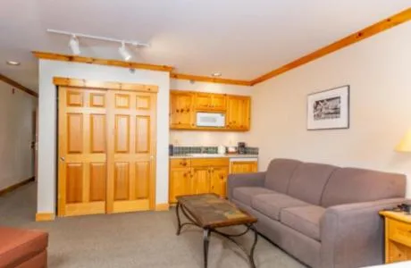 Selkirk Lodge